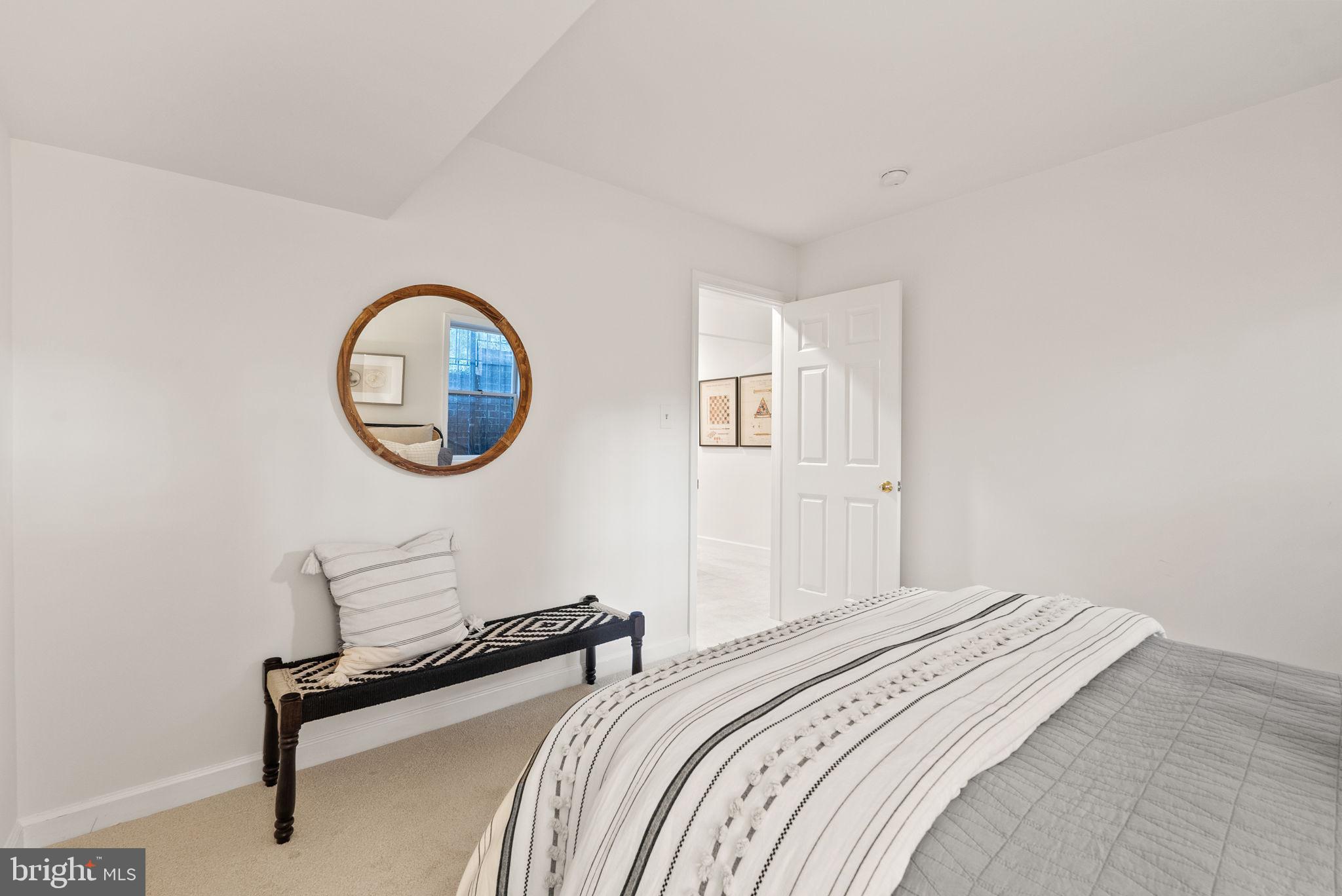 WINDSOR OAKS - Residential