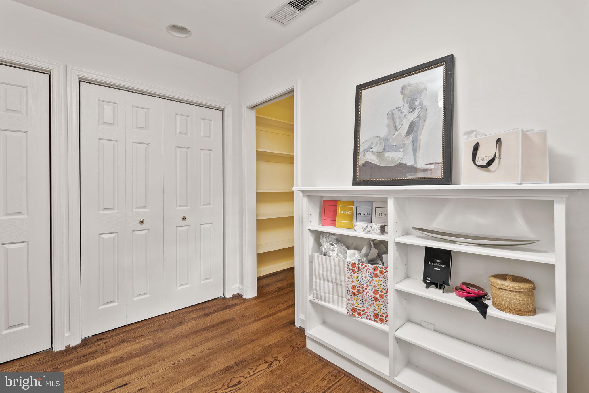 WINDSOR OAKS - Residential