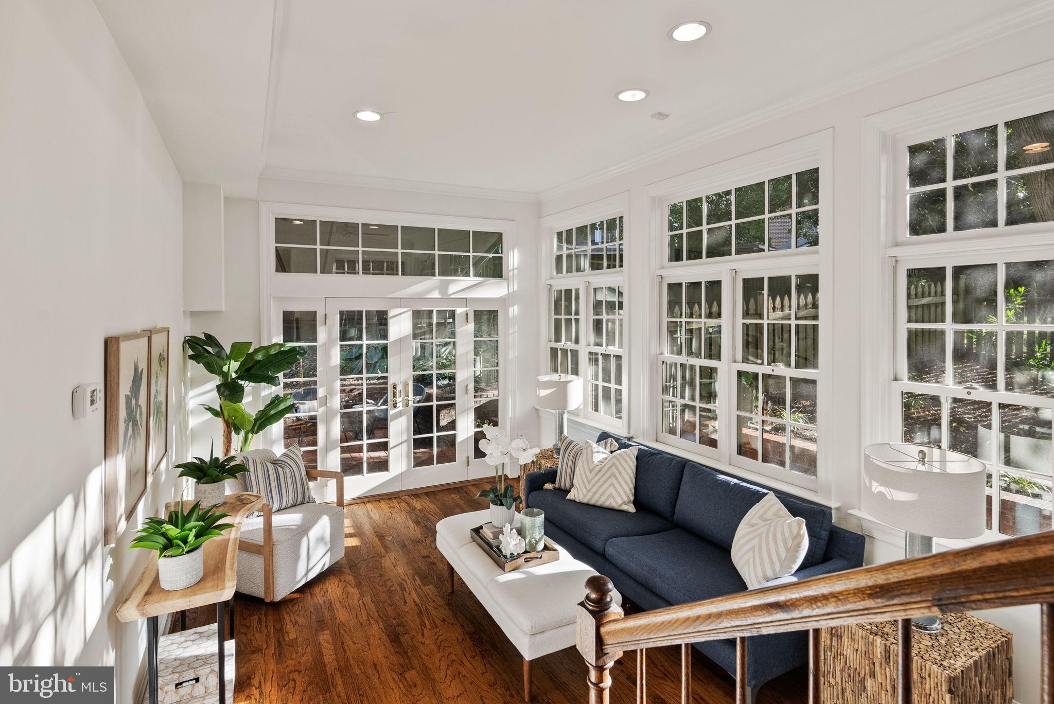 WINDSOR OAKS - Residential