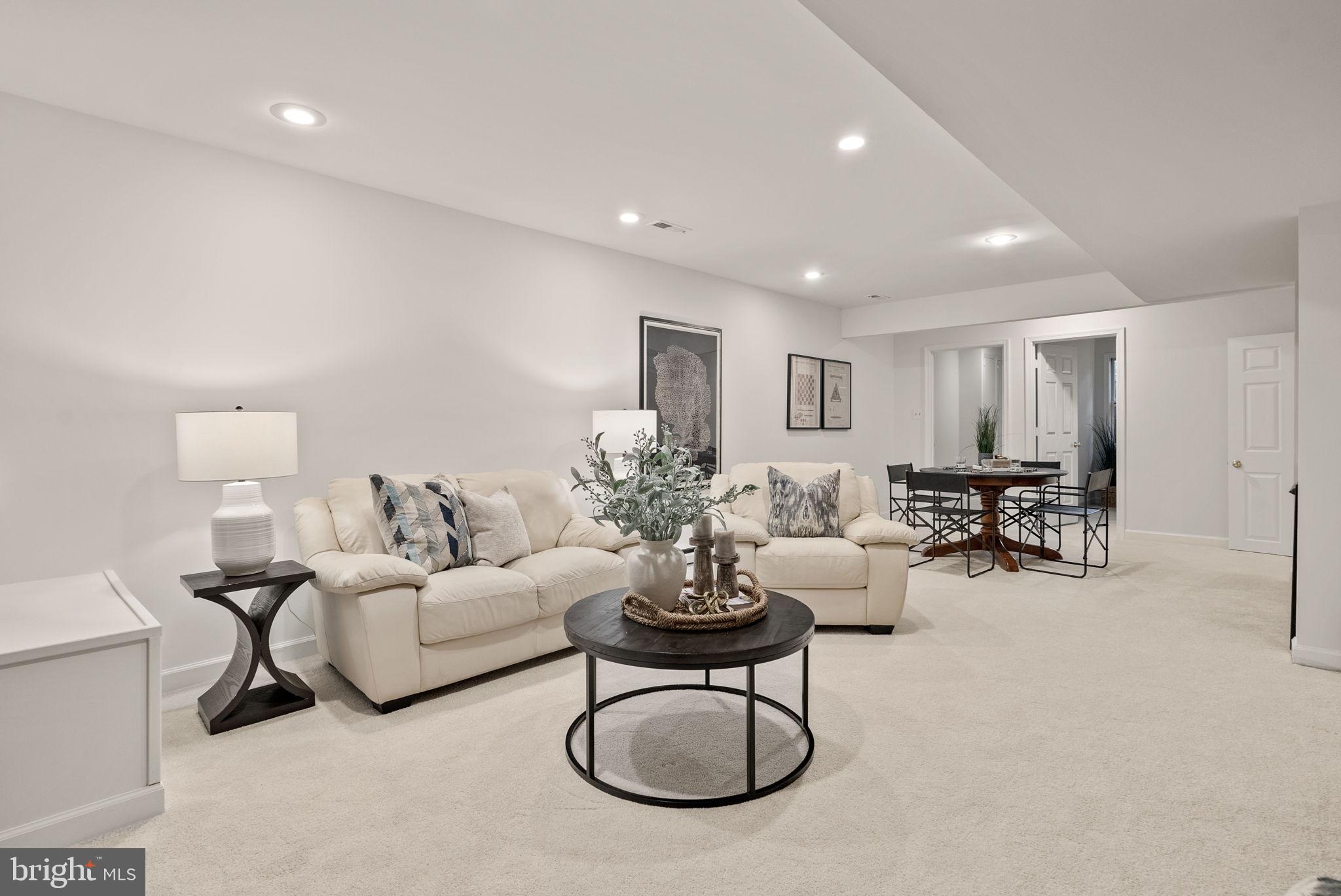 WINDSOR OAKS - Residential