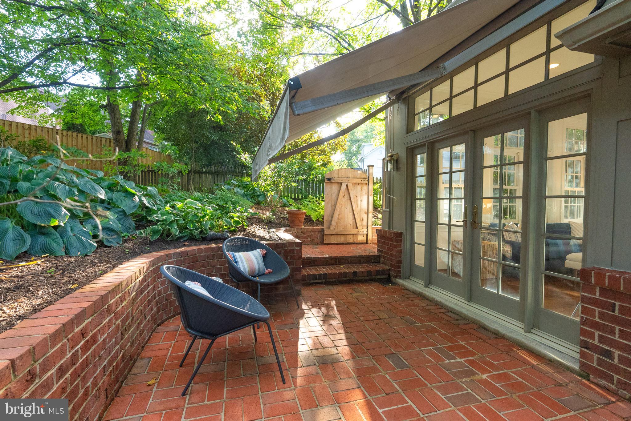 WINDSOR OAKS - Residential