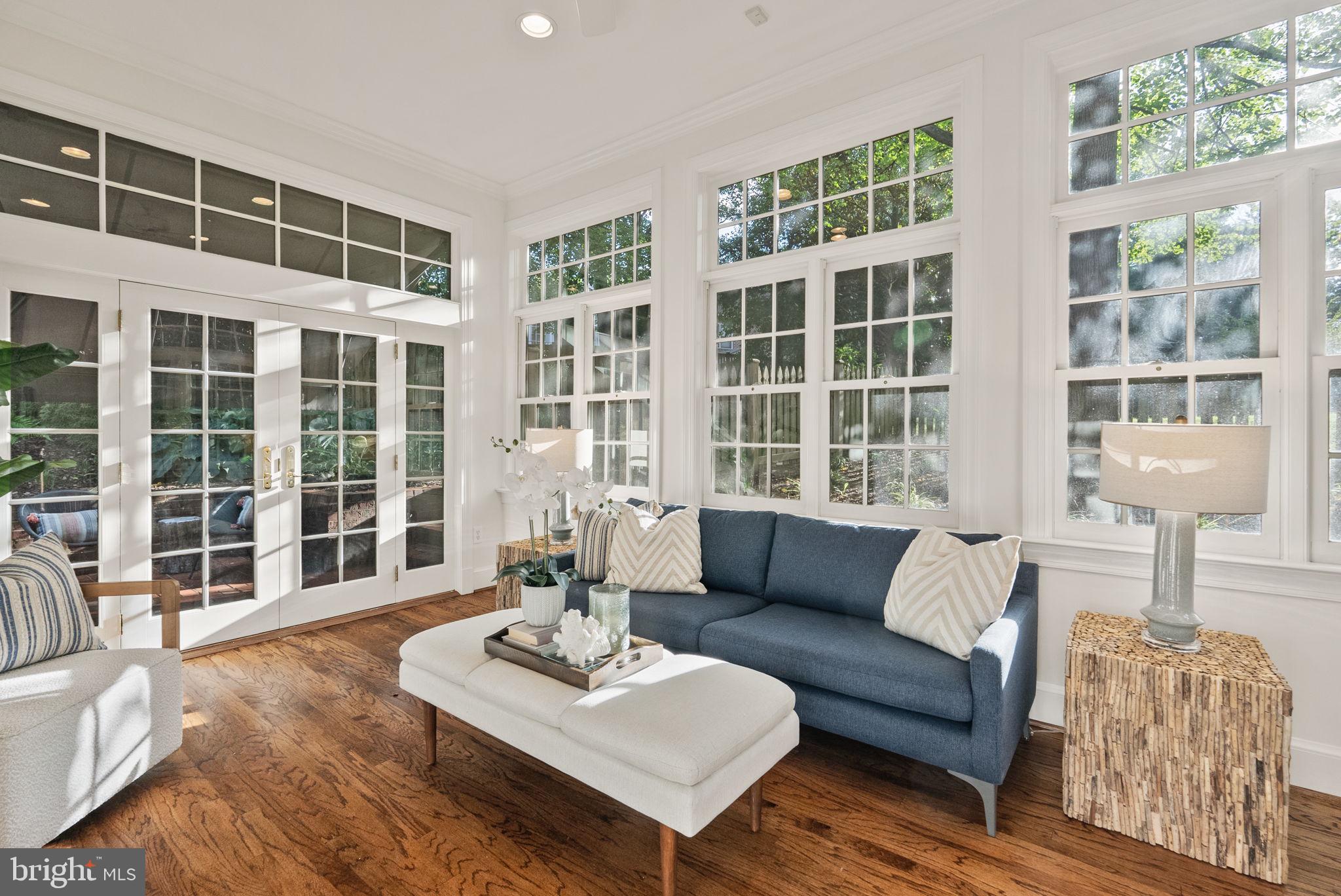 WINDSOR OAKS - Residential