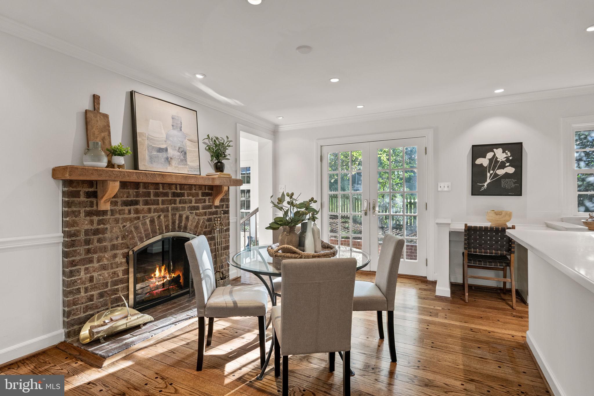 WINDSOR OAKS - Residential