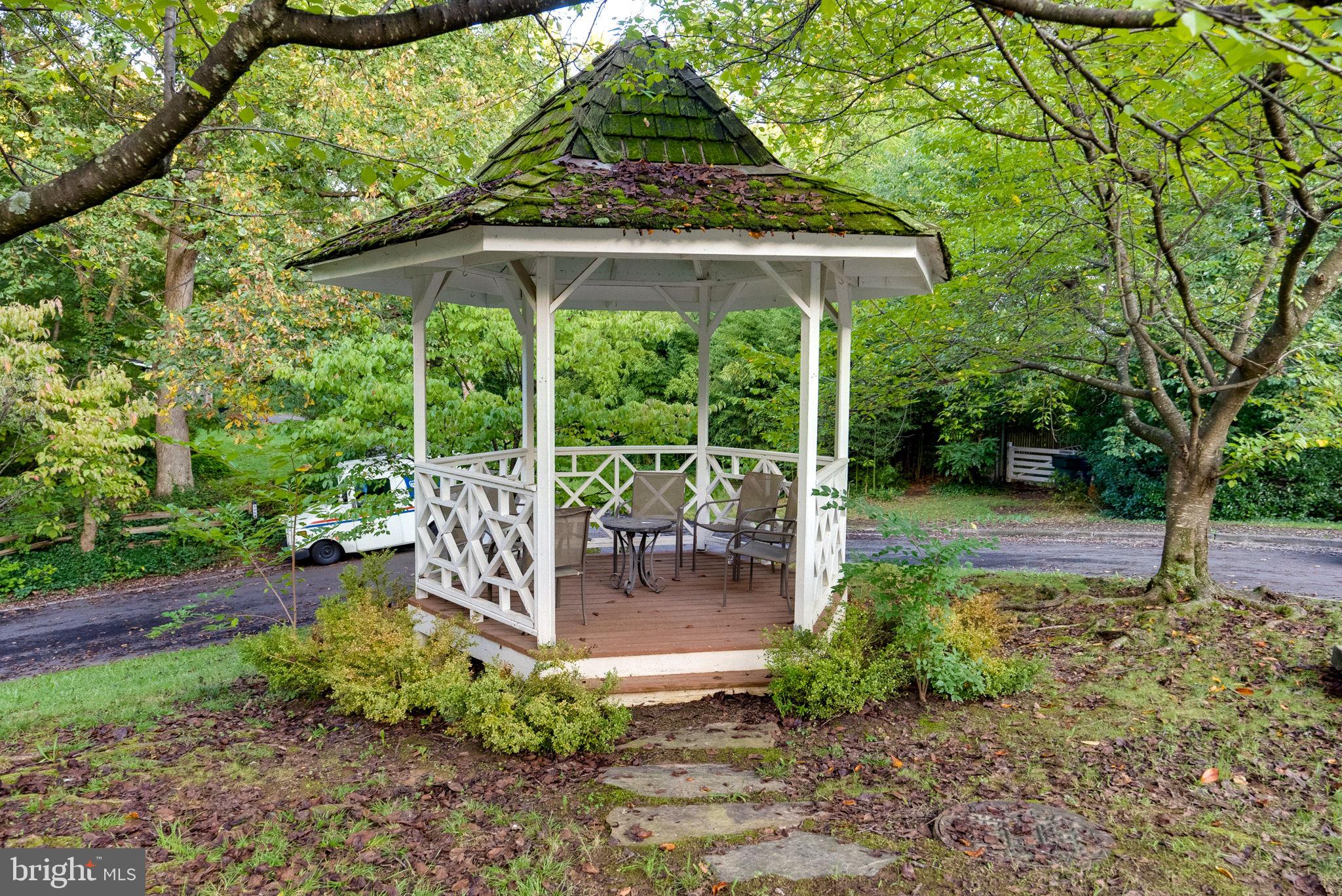 WINDSOR OAKS - Residential