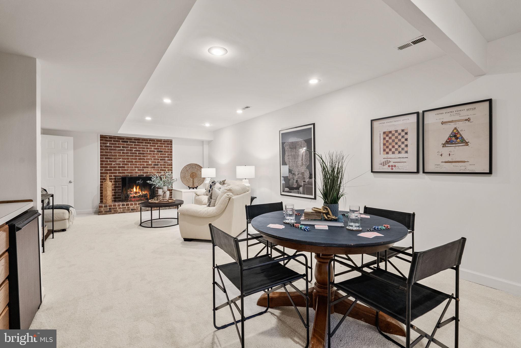 WINDSOR OAKS - Residential