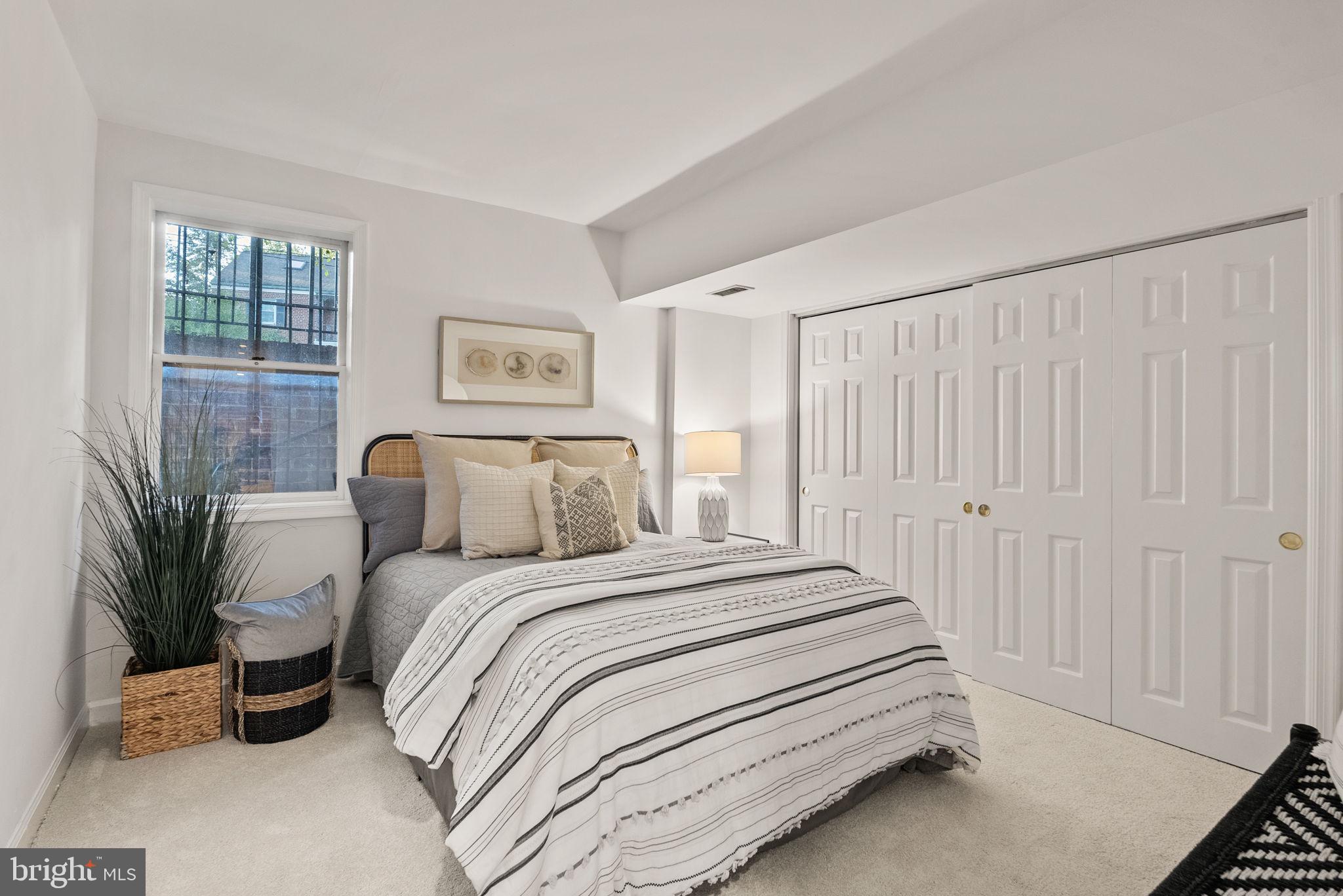 WINDSOR OAKS - Residential