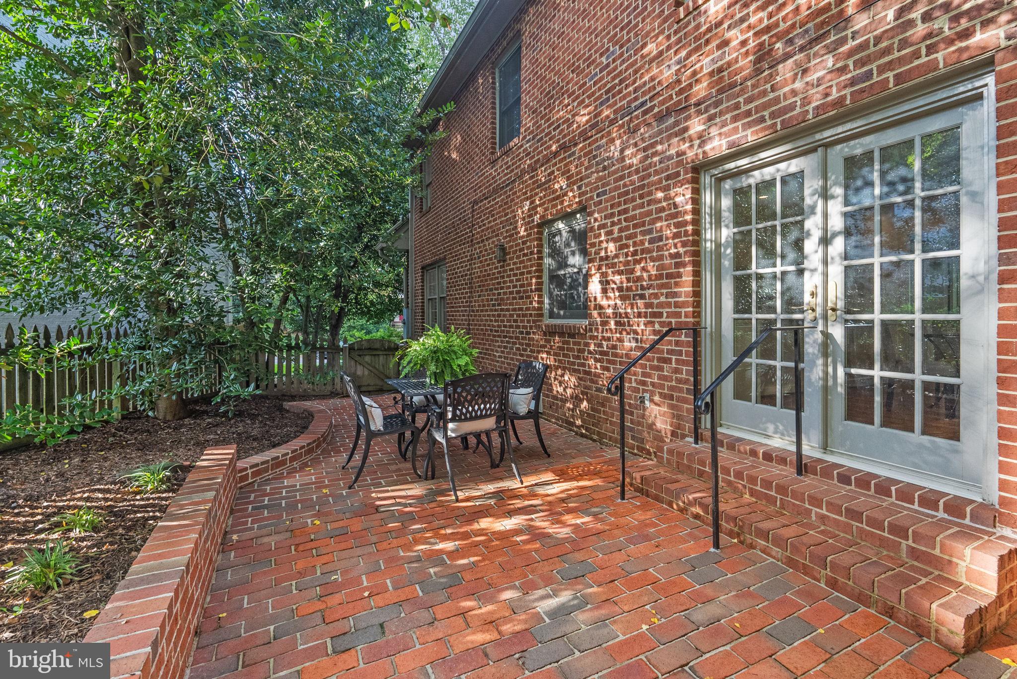 WINDSOR OAKS - Residential