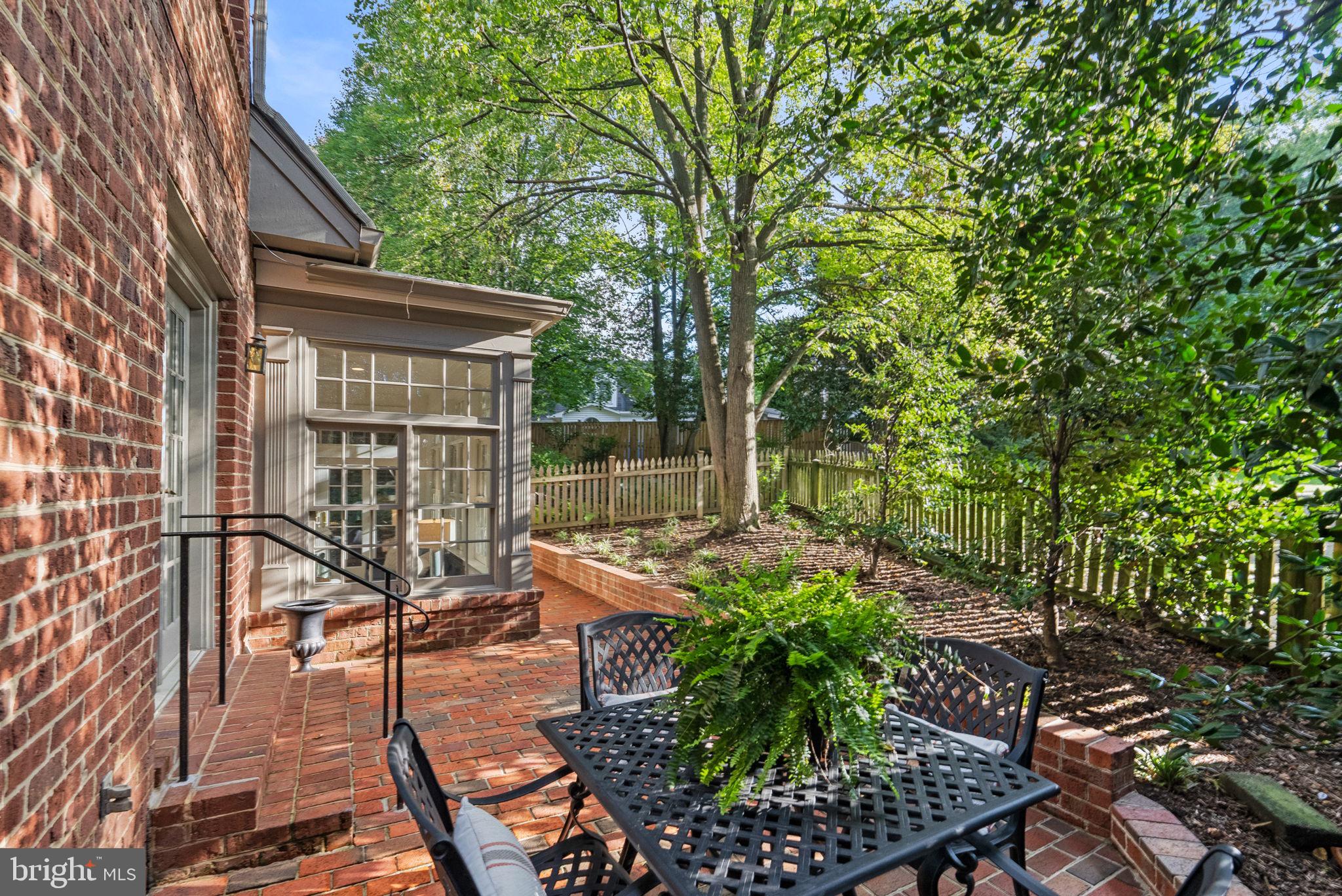 WINDSOR OAKS - Residential