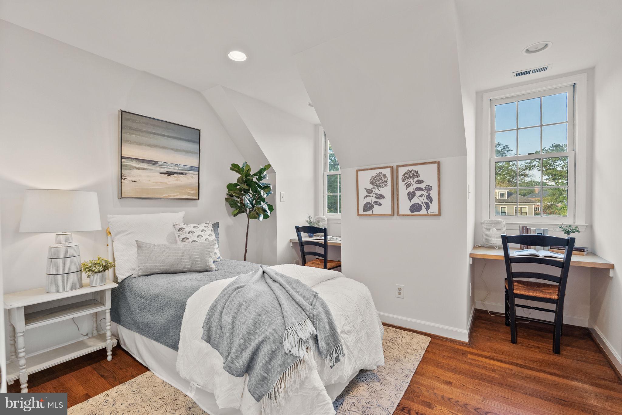 WINDSOR OAKS - Residential