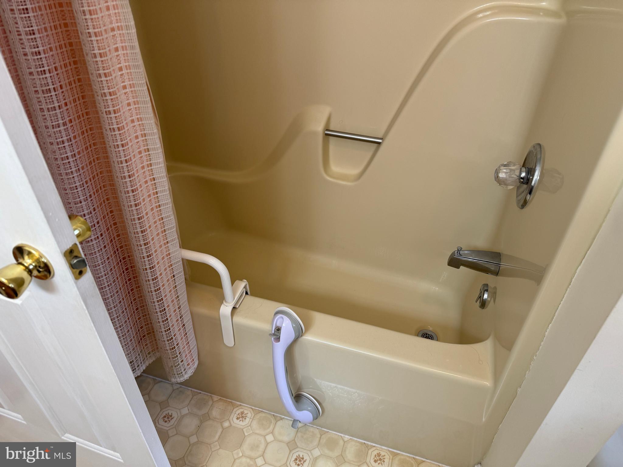 HILLANDALE - Residential