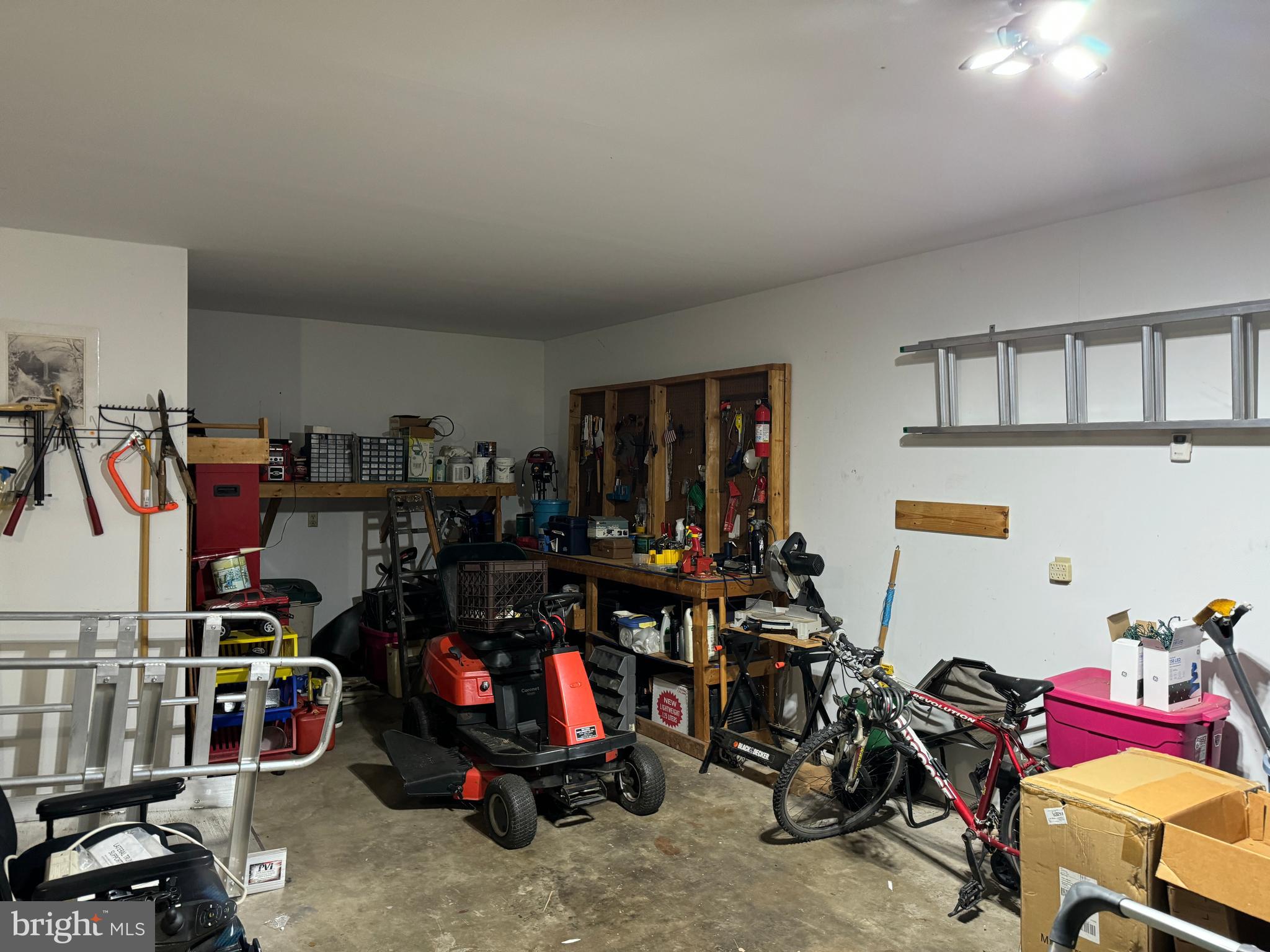 HILLANDALE - Residential