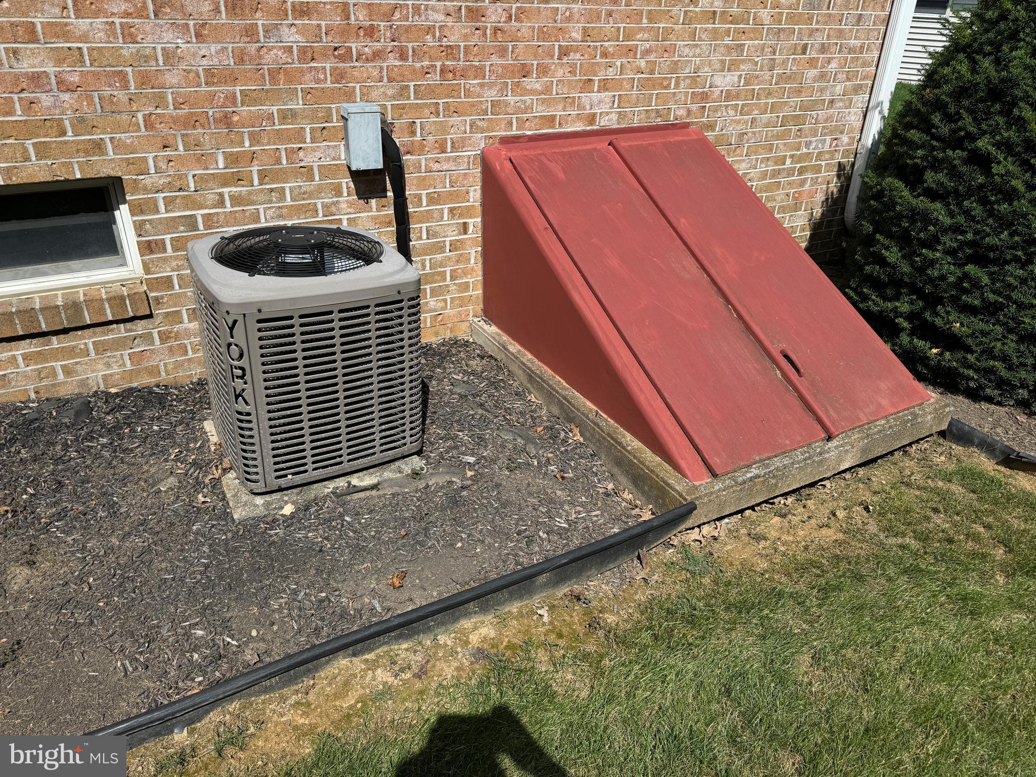 HILLANDALE - Residential