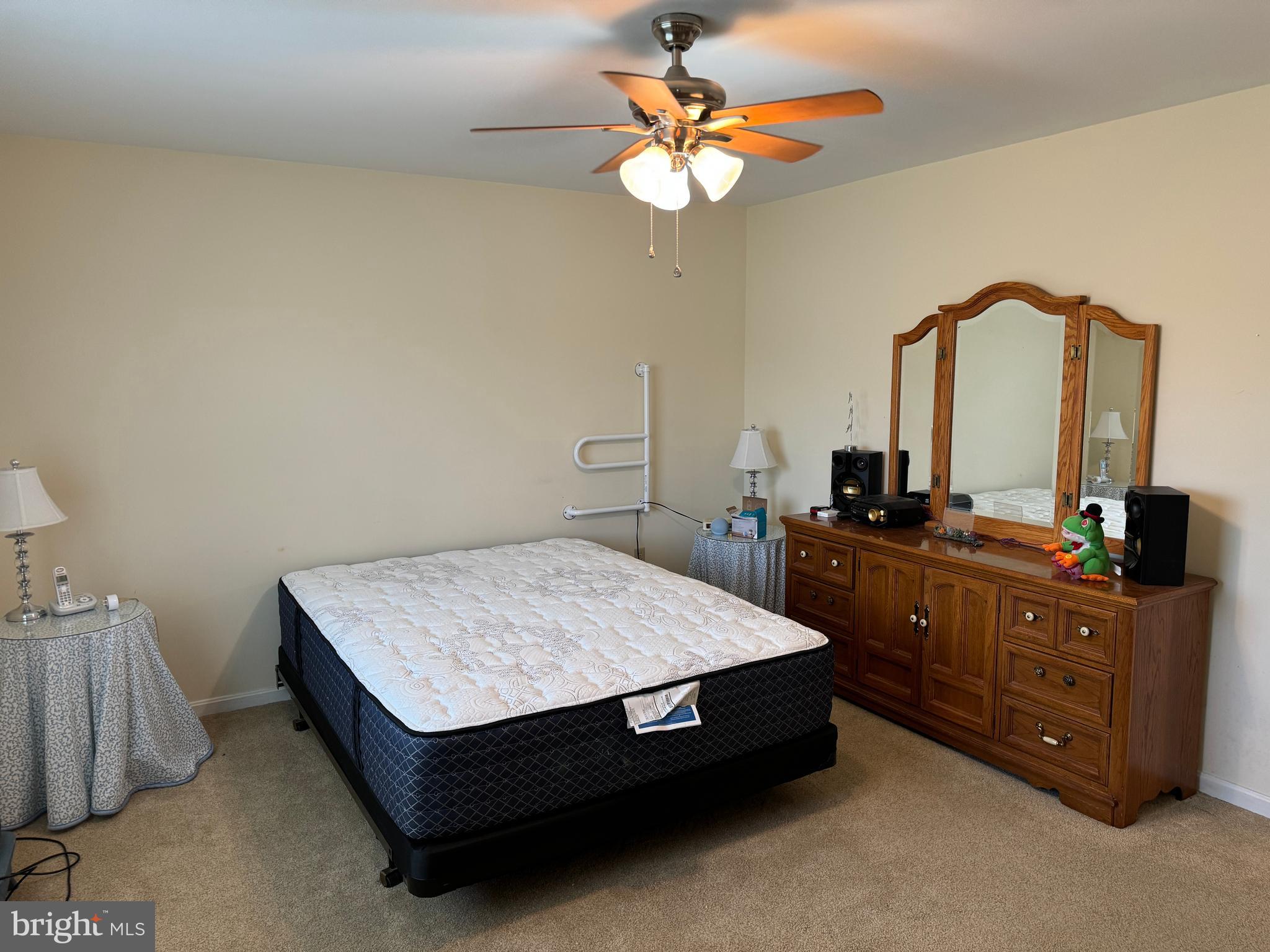 HILLANDALE - Residential