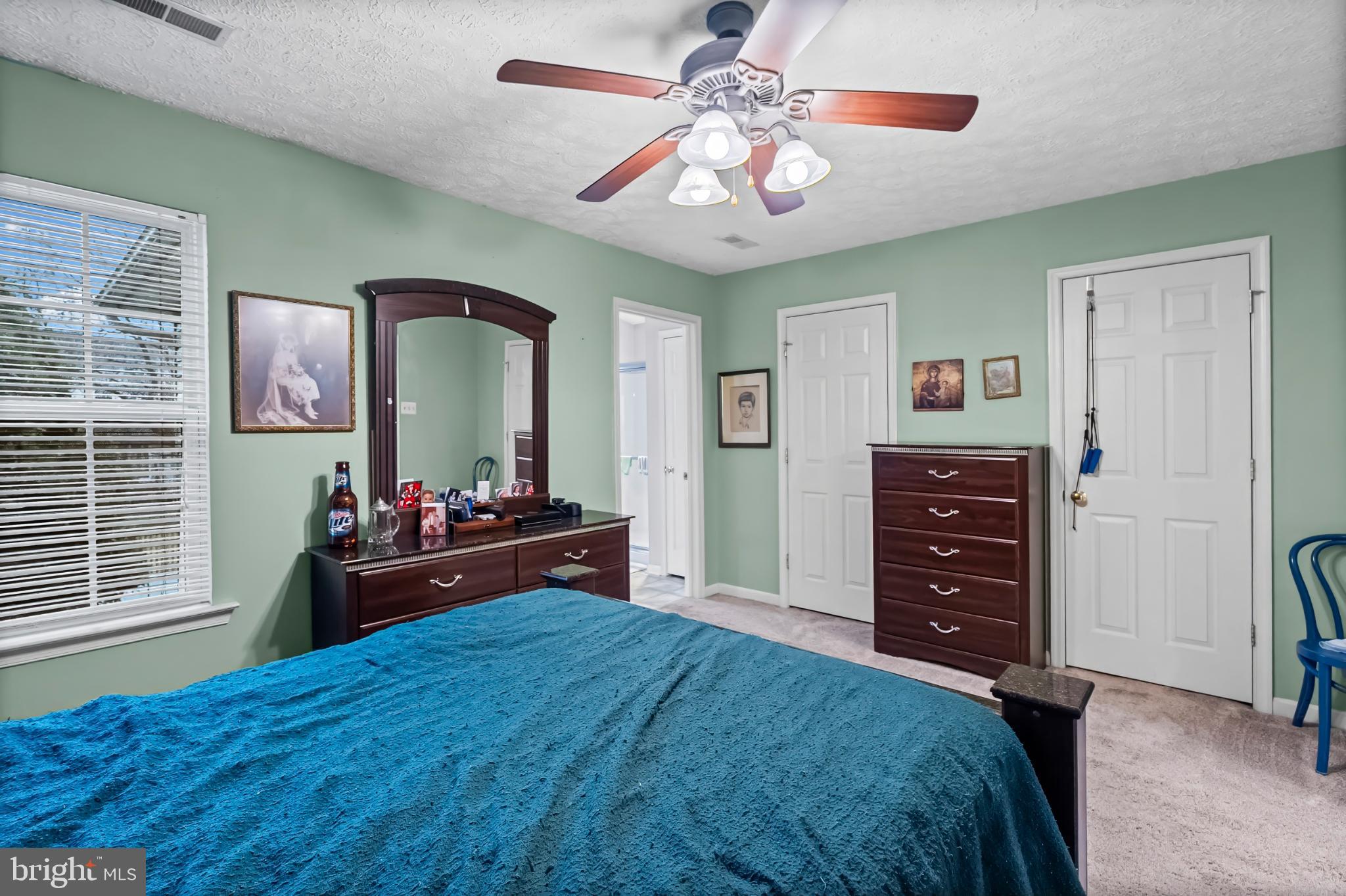 CONSTANT FRIENDSHIP - Residential