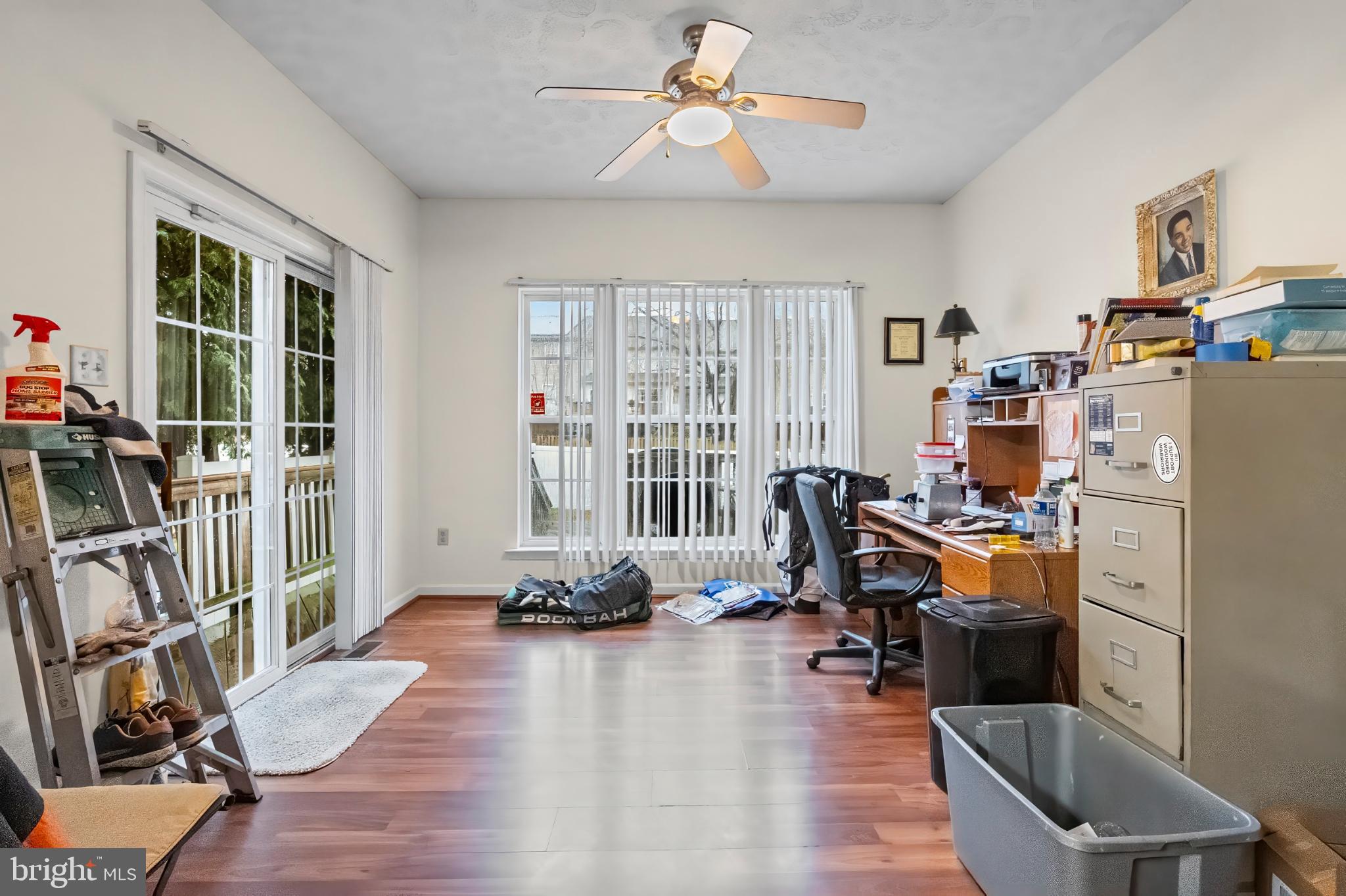 CONSTANT FRIENDSHIP - Residential