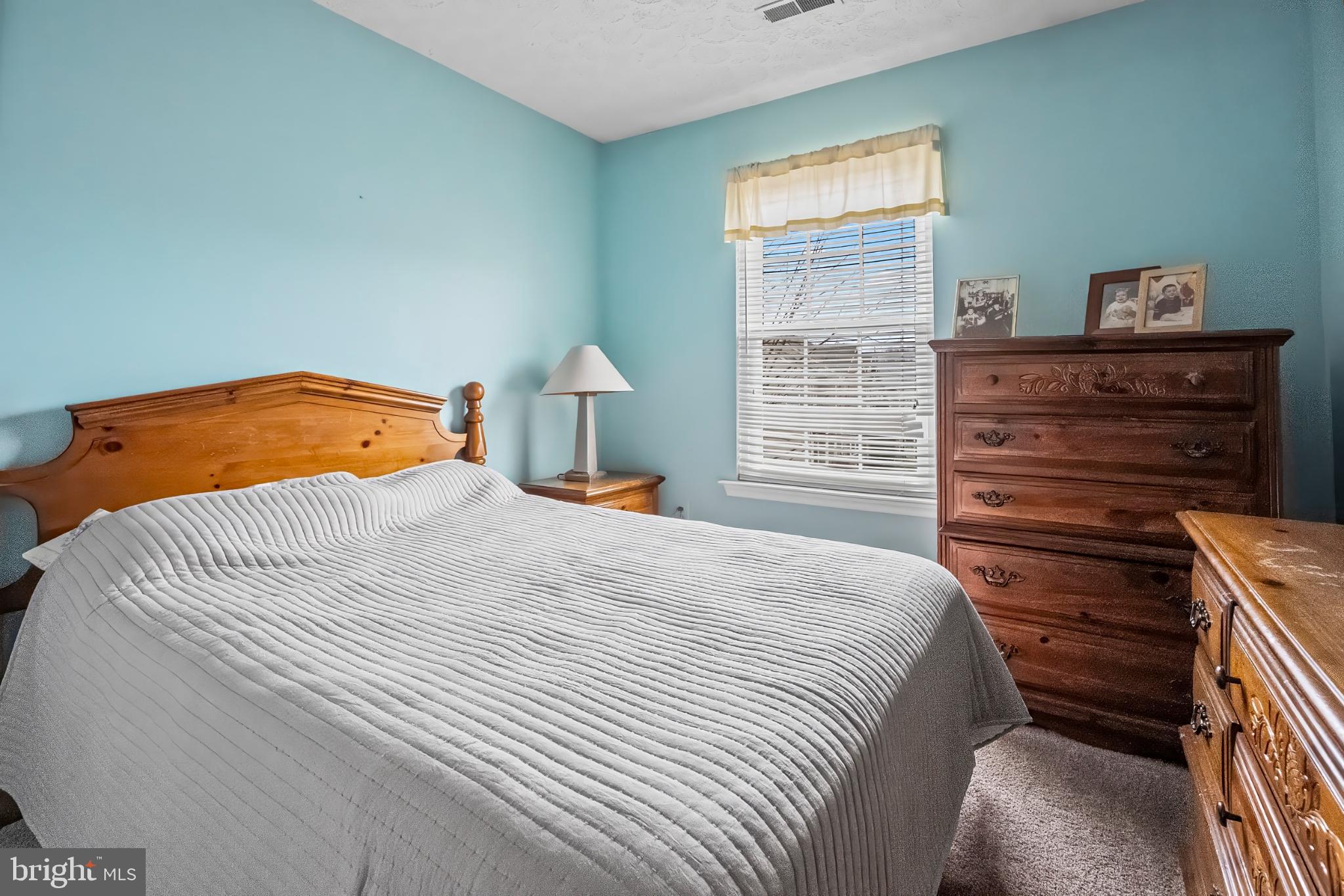 CONSTANT FRIENDSHIP - Residential