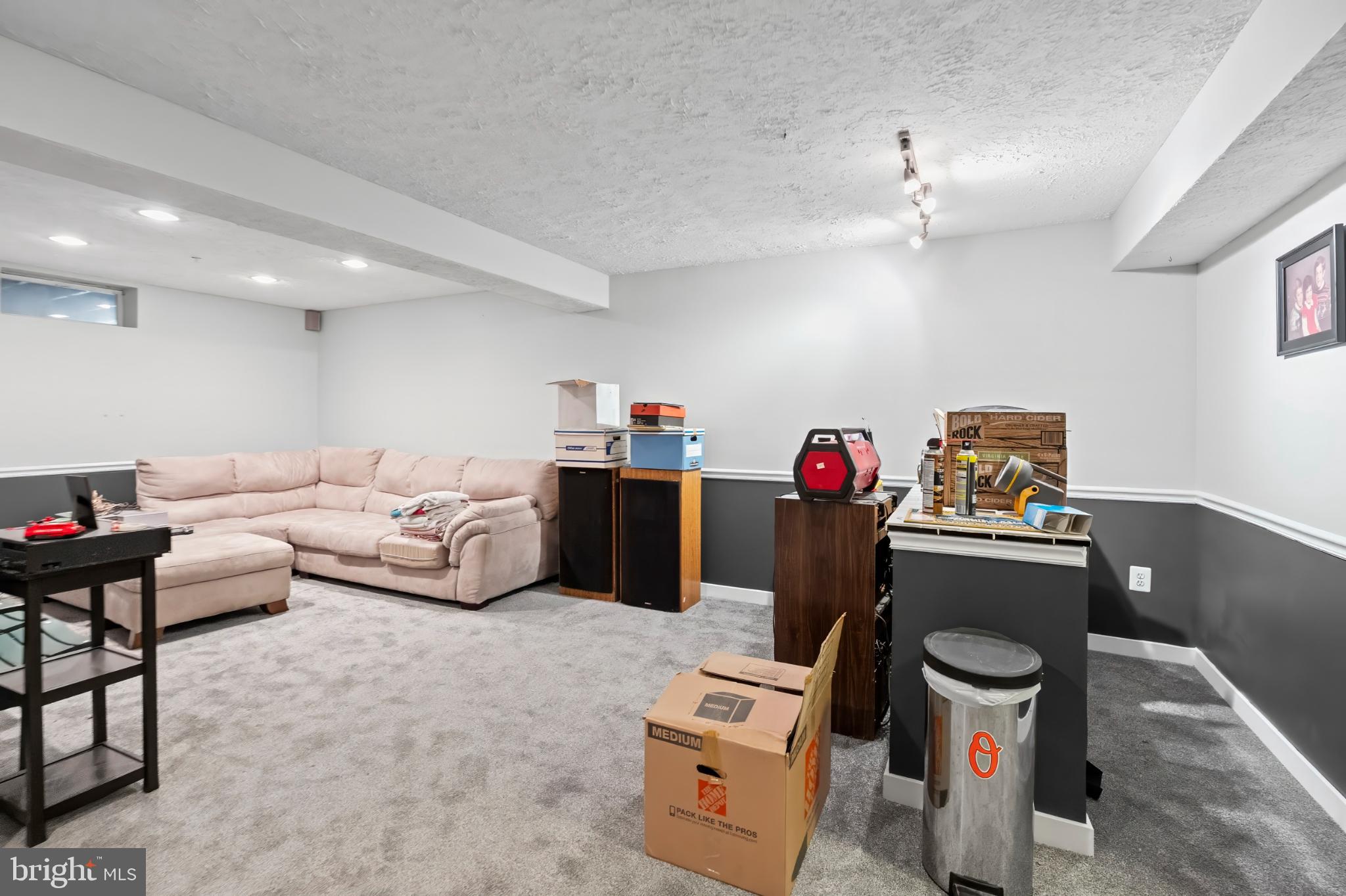 CONSTANT FRIENDSHIP - Residential