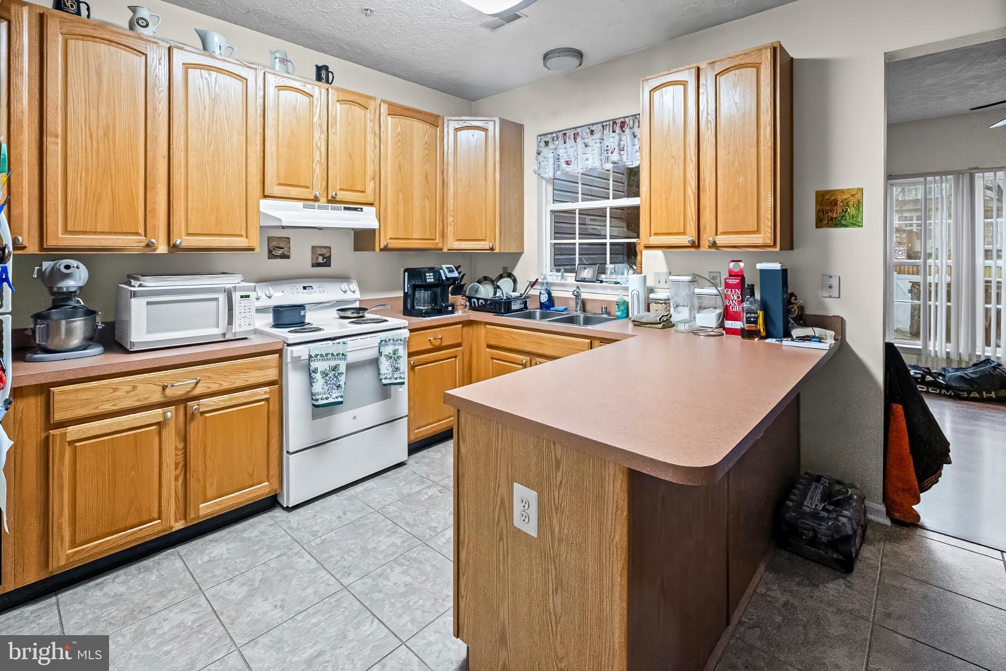 CONSTANT FRIENDSHIP - Residential