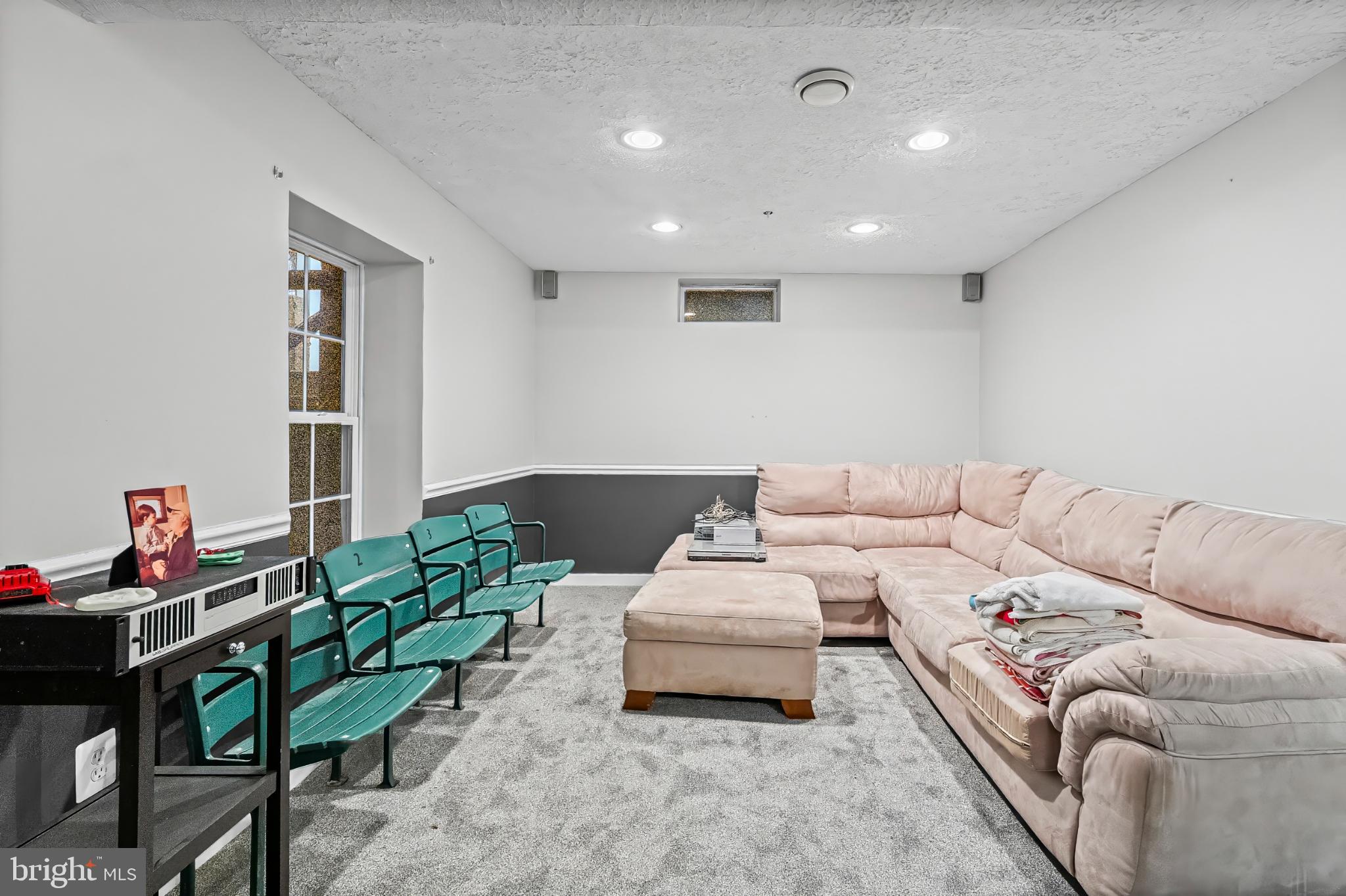 CONSTANT FRIENDSHIP - Residential