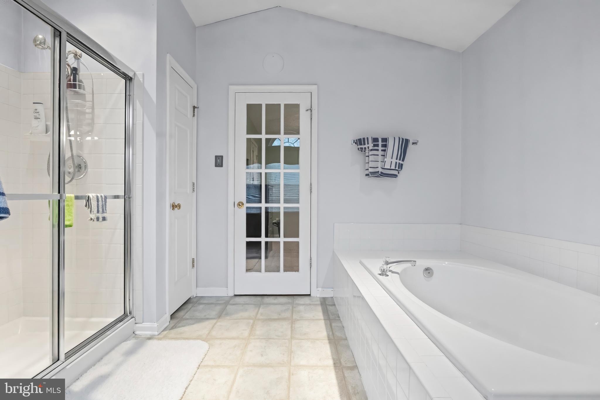 CONSTANT FRIENDSHIP - Residential