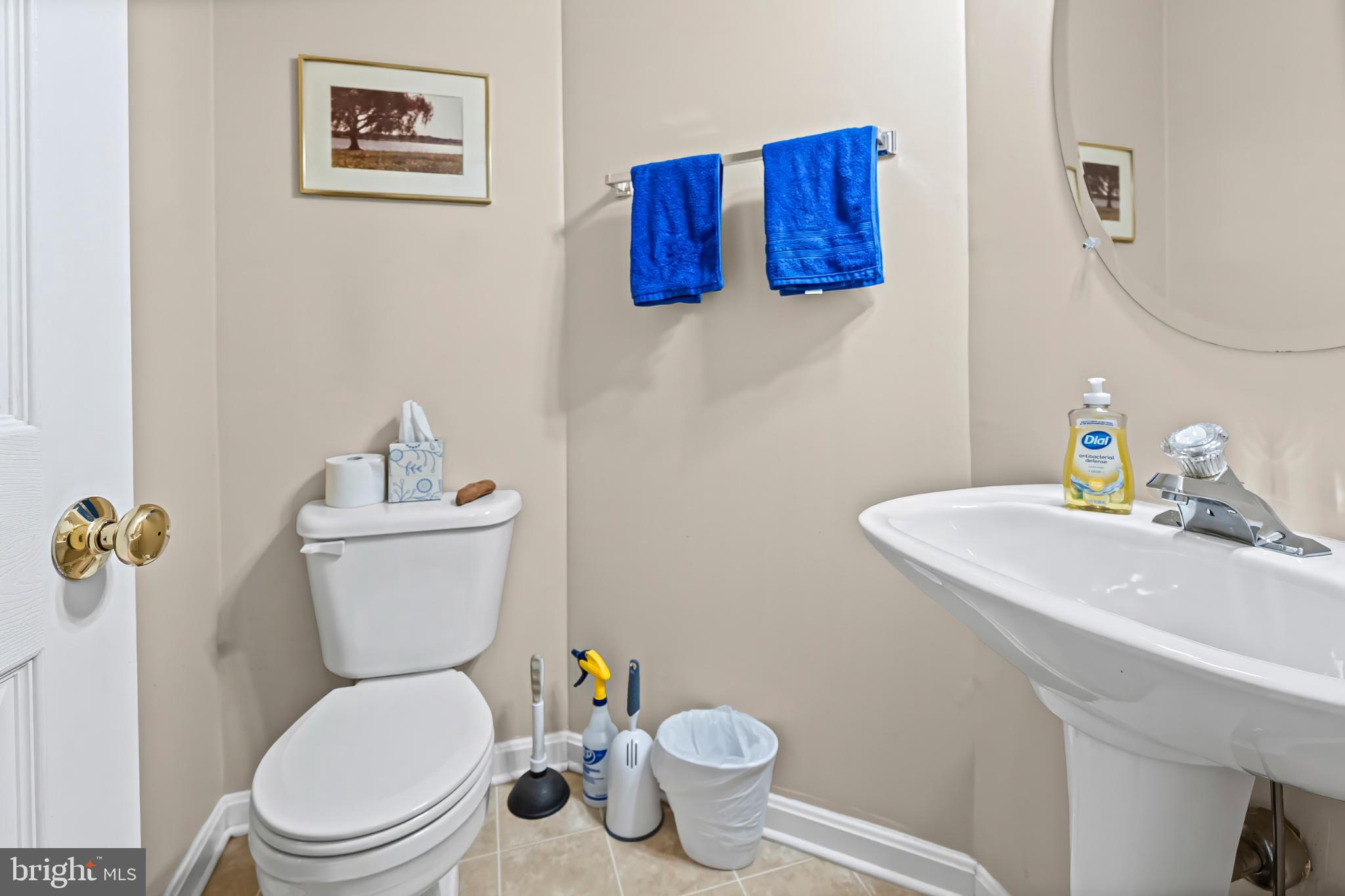 CONSTANT FRIENDSHIP - Residential