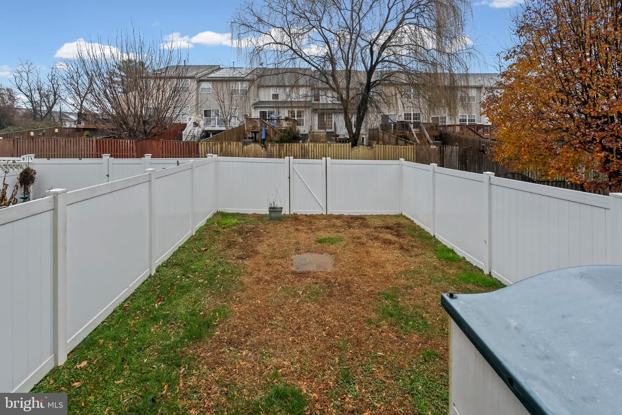 CONSTANT FRIENDSHIP - Residential