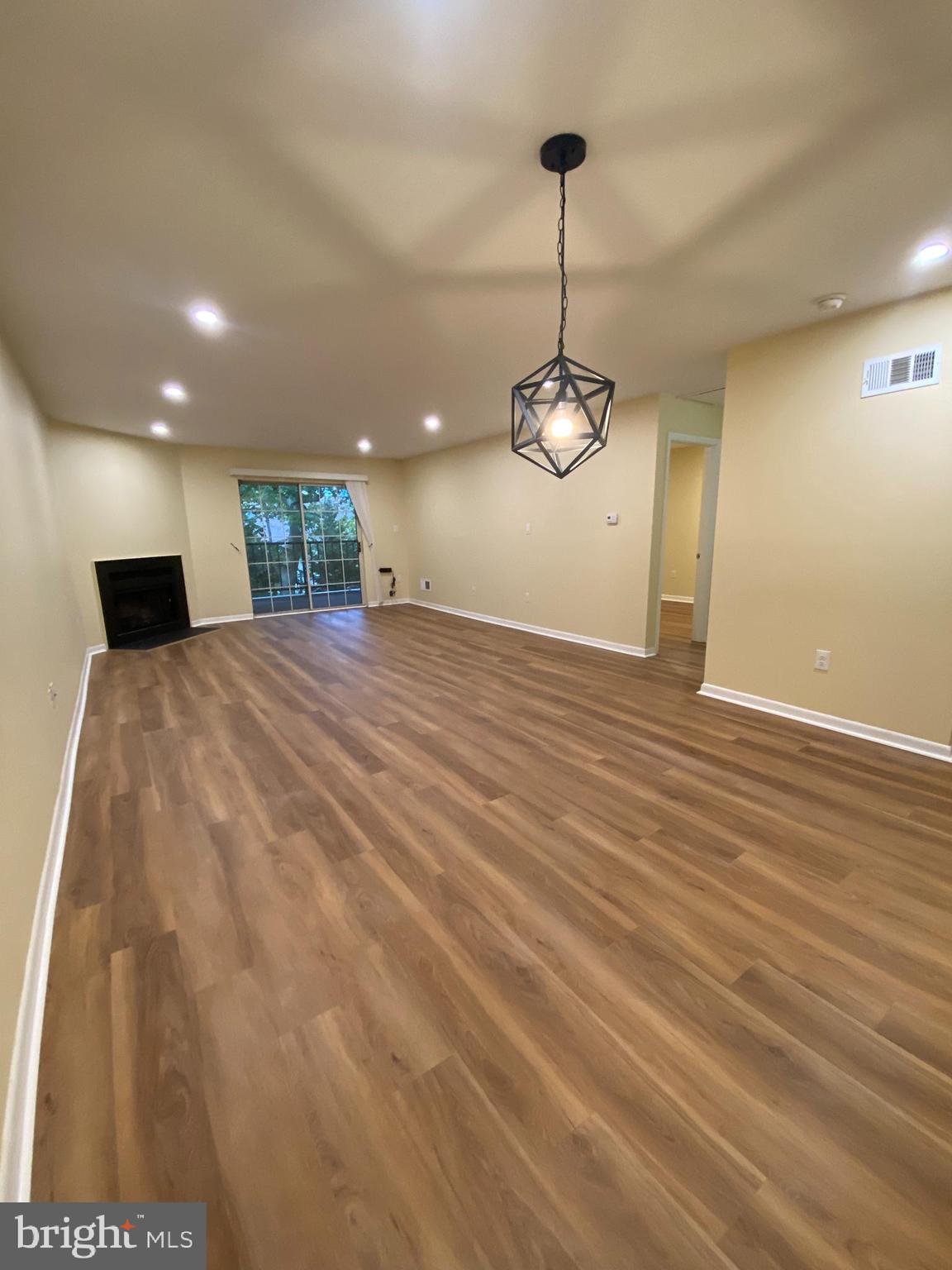 VALLEY STREAM - Residential Lease