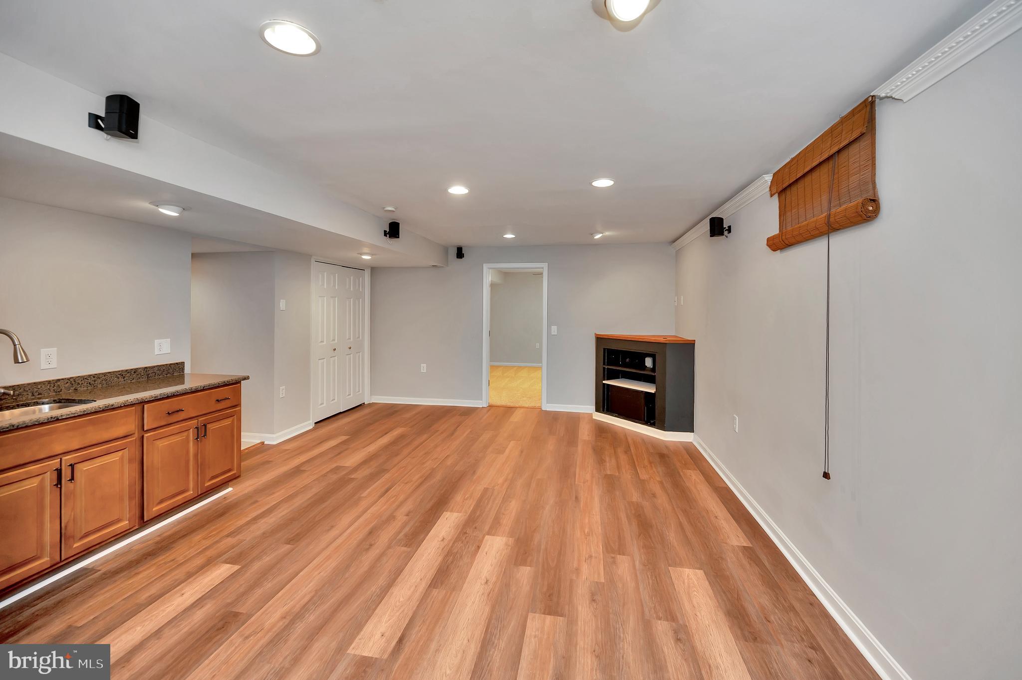 FOX POINT - Residential