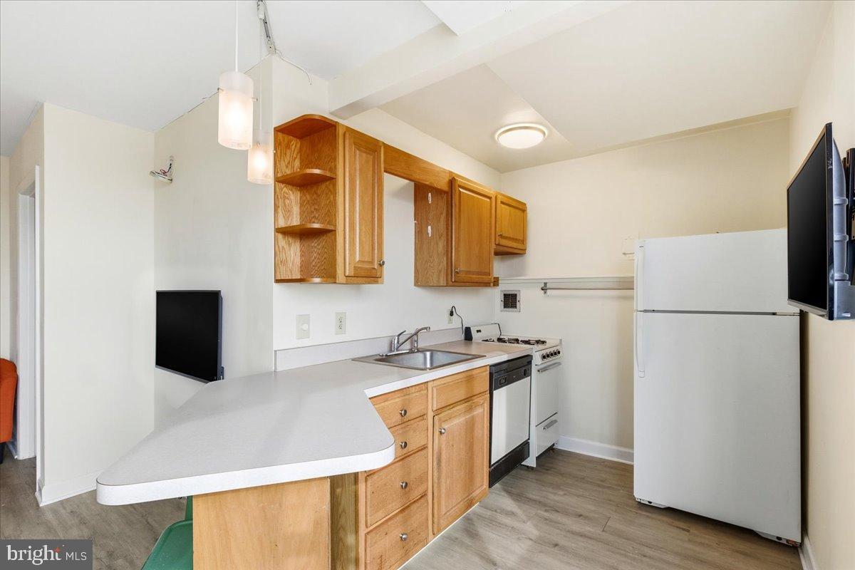 RIVER PLACE - Residential Lease