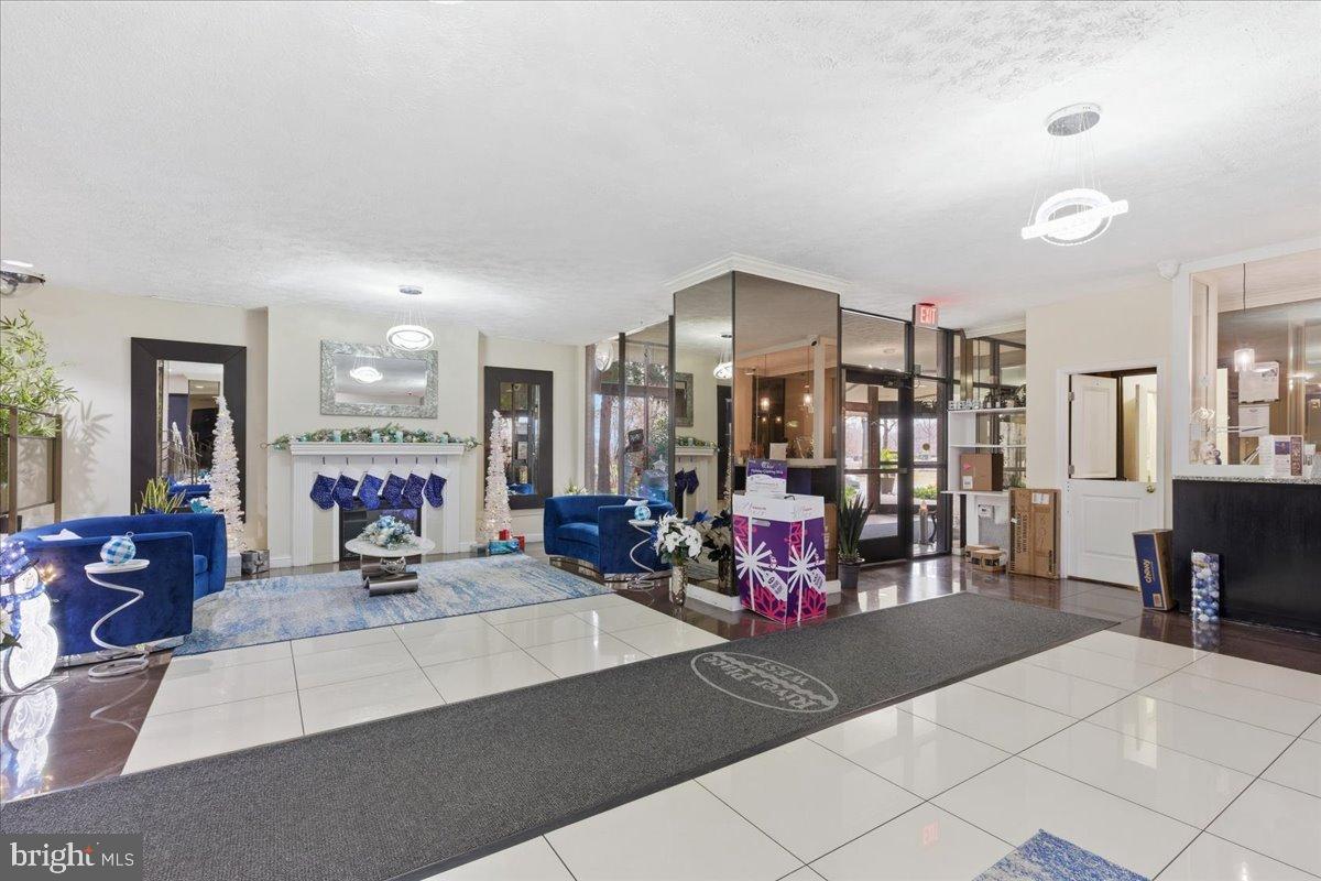 RIVER PLACE - Residential Lease