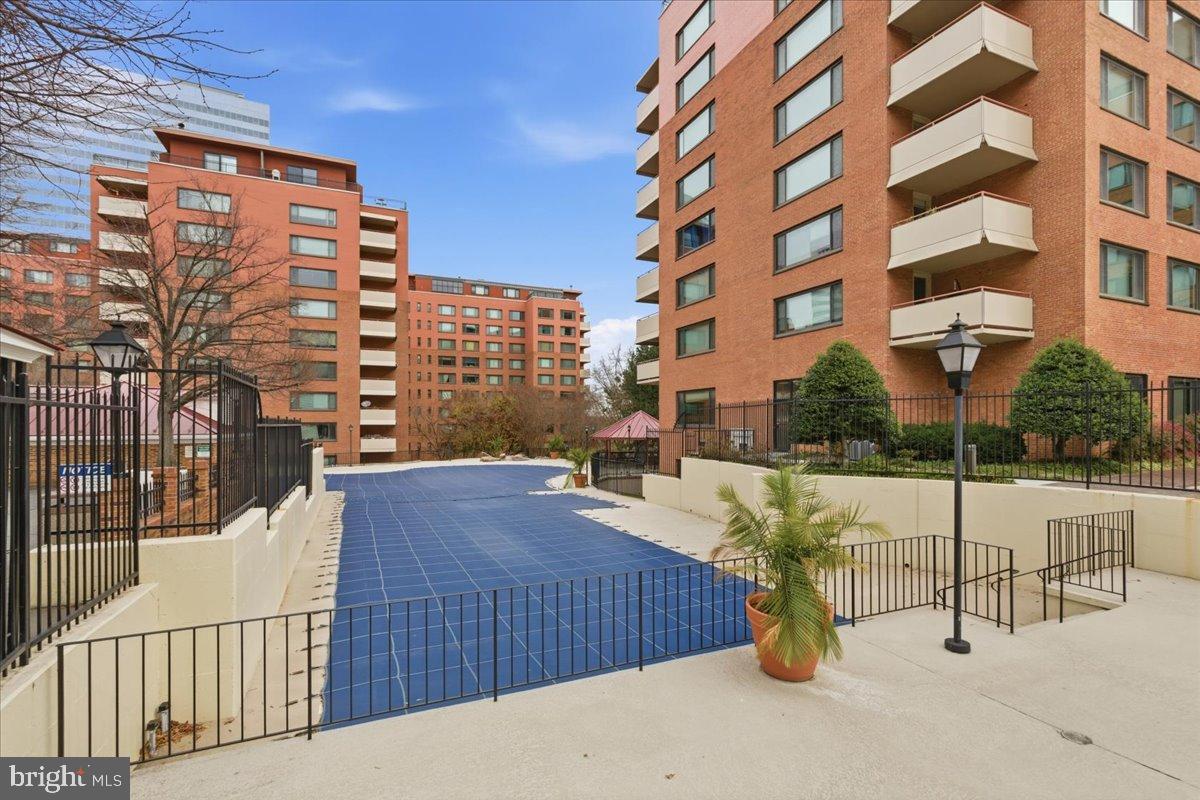 RIVER PLACE - Residential Lease