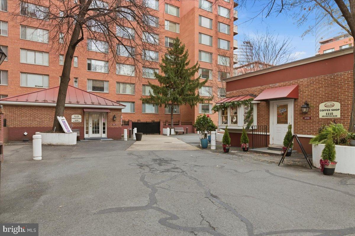 RIVER PLACE - Residential Lease