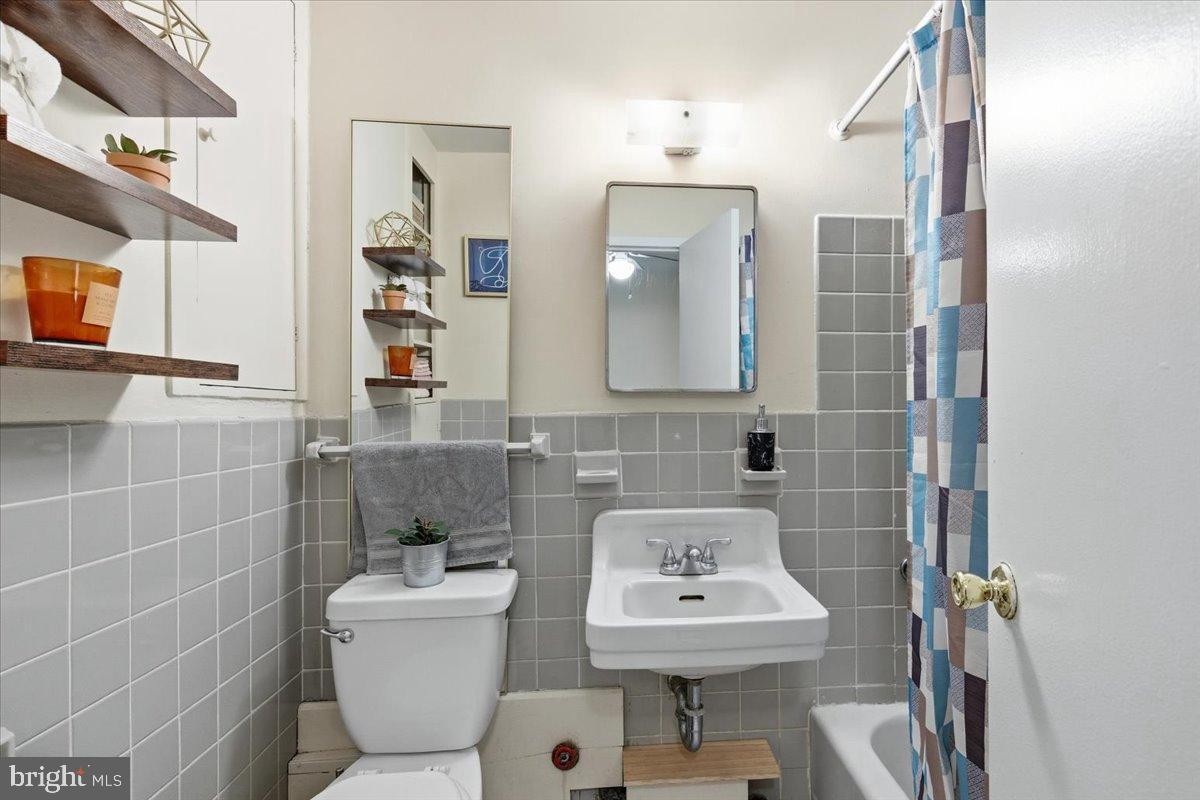 RIVER PLACE - Residential Lease