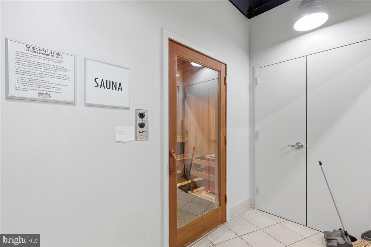 RIVER PLACE - Residential Lease