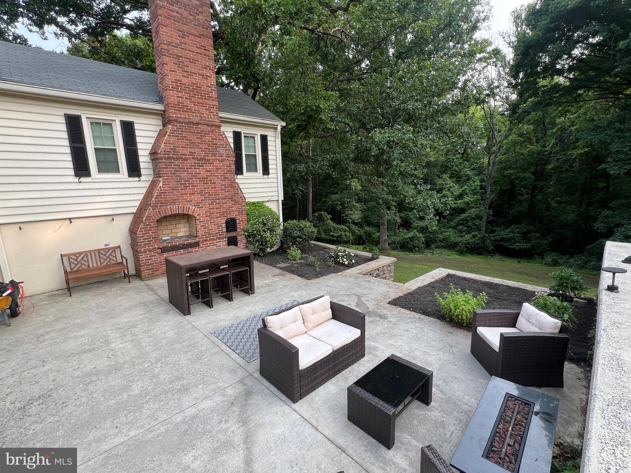 2227 RIDGEWOOD DRIVE