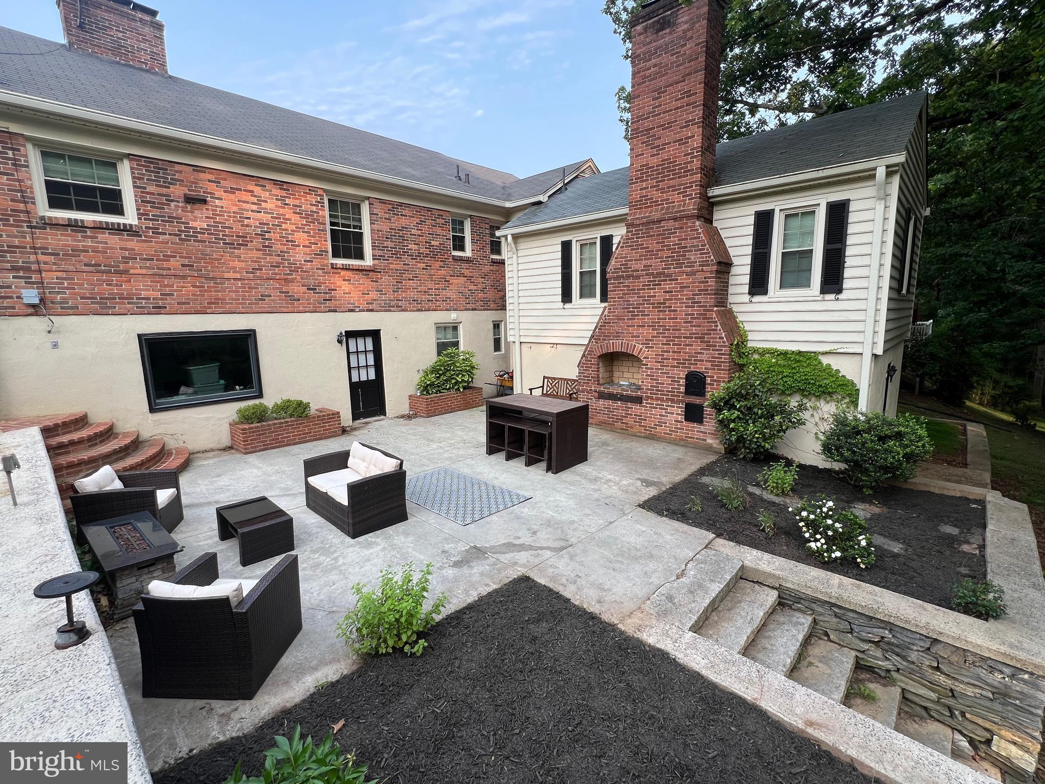 2227 RIDGEWOOD DRIVE
