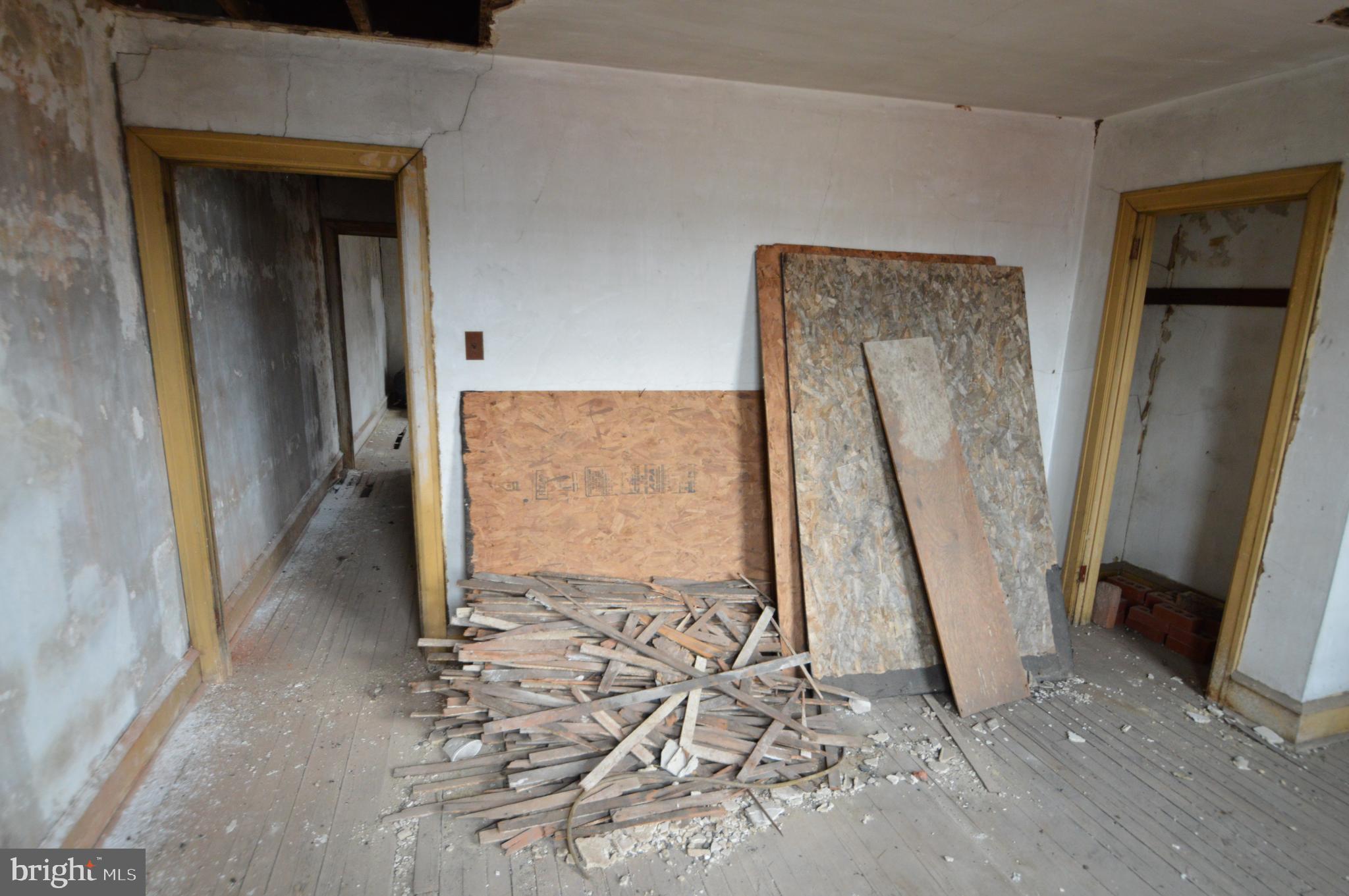 ITALIAN MARKET - Commercial Sale