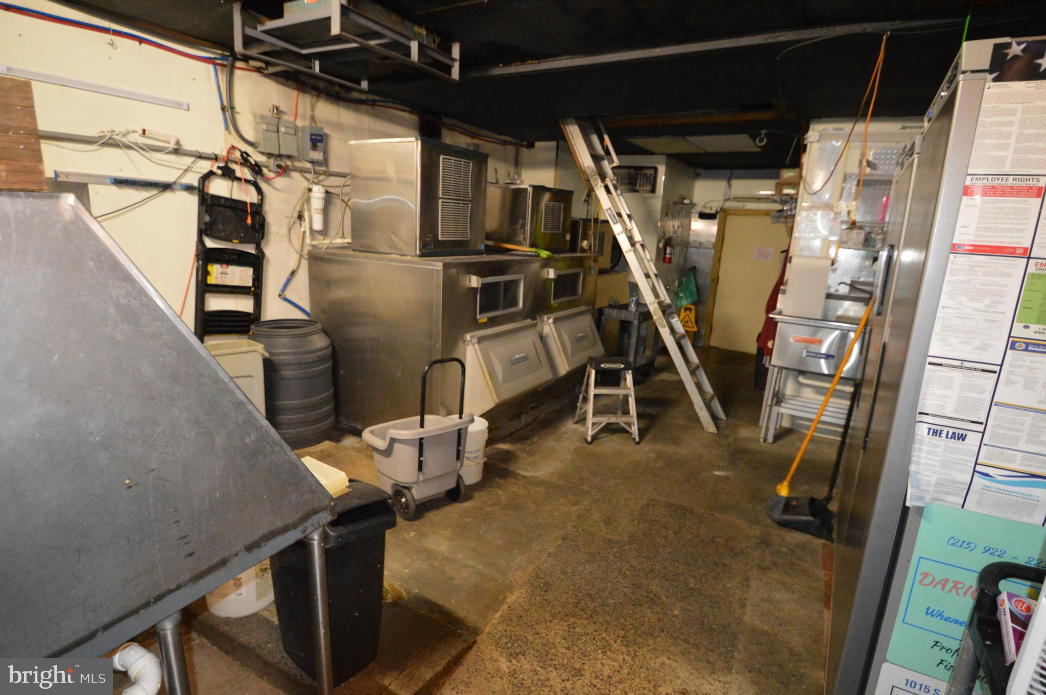 ITALIAN MARKET - Commercial Sale