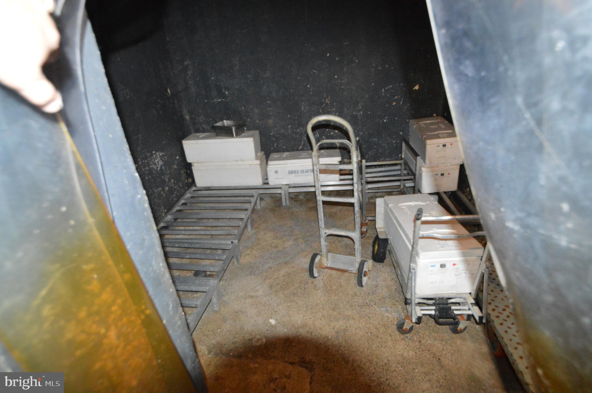 ITALIAN MARKET - Commercial Sale