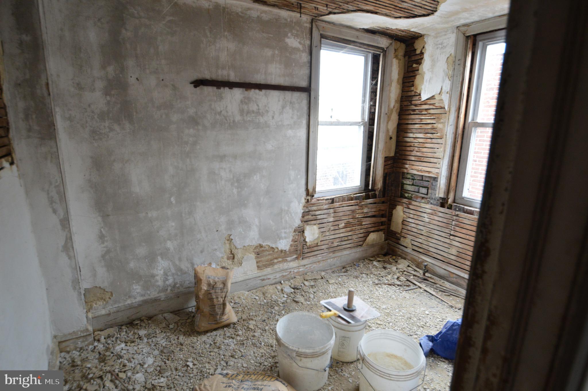 ITALIAN MARKET - Commercial Sale