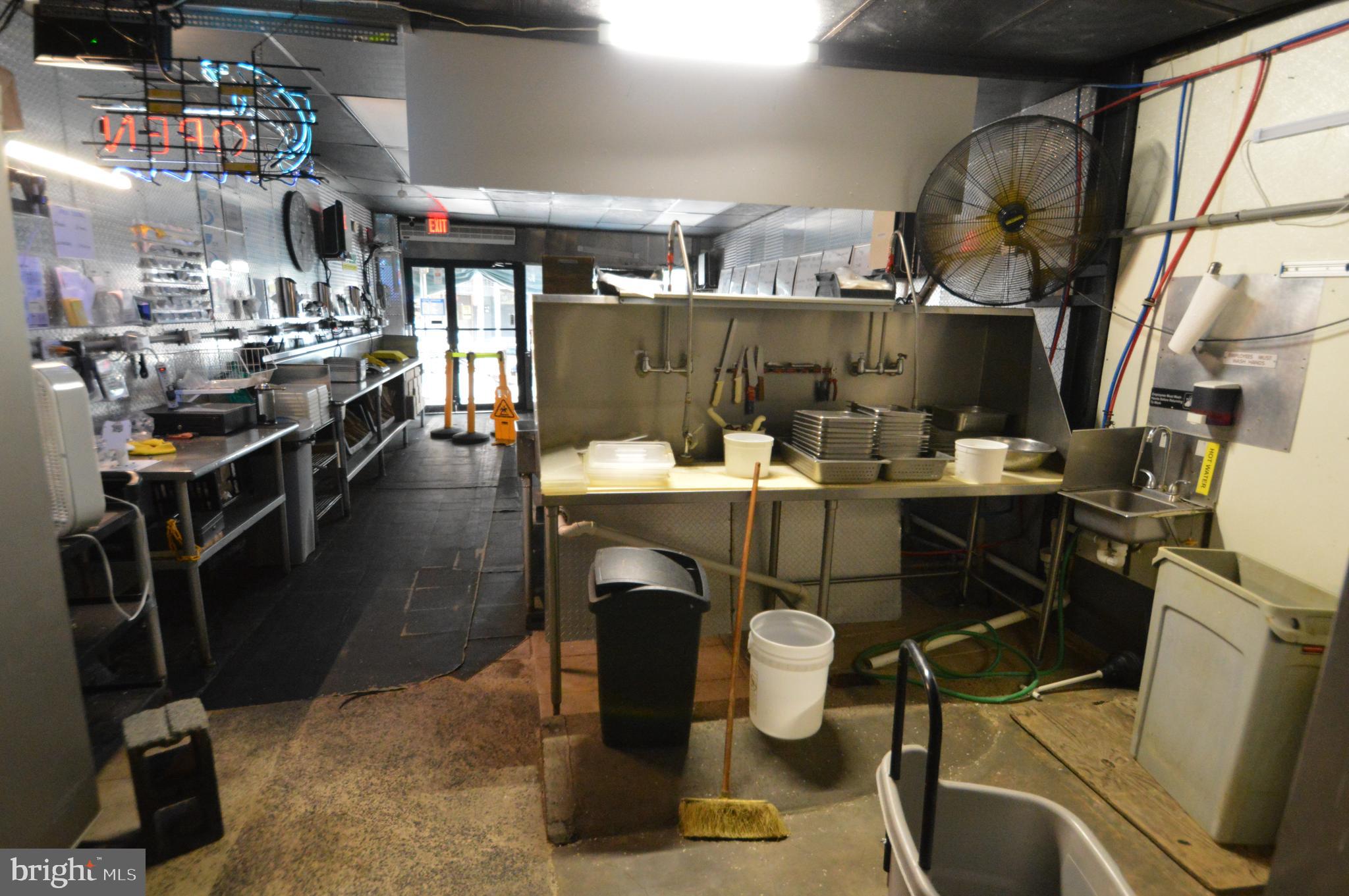 ITALIAN MARKET - Commercial Sale