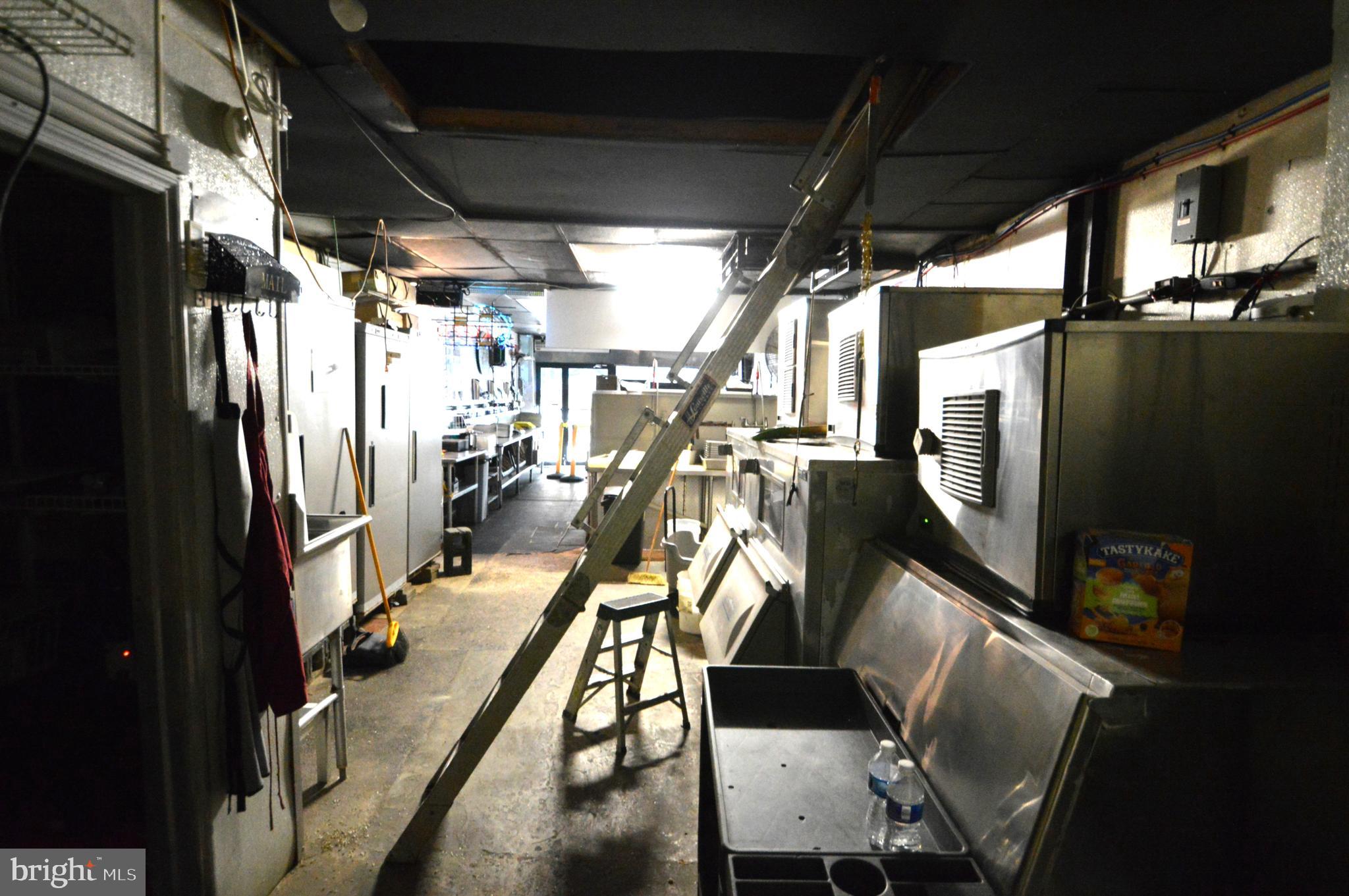 ITALIAN MARKET - Commercial Sale