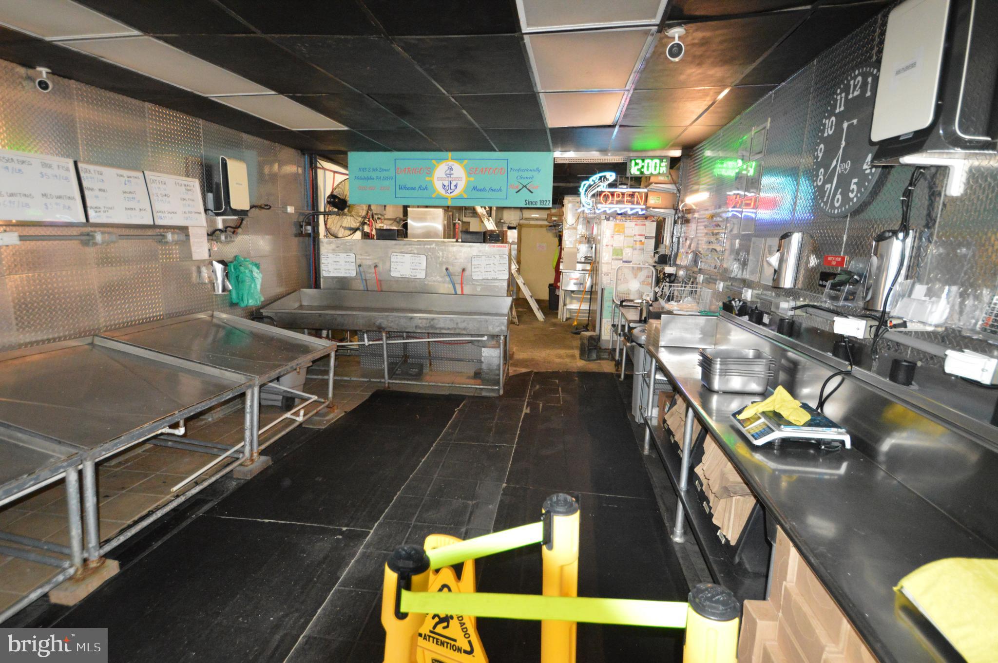 ITALIAN MARKET - Commercial Sale