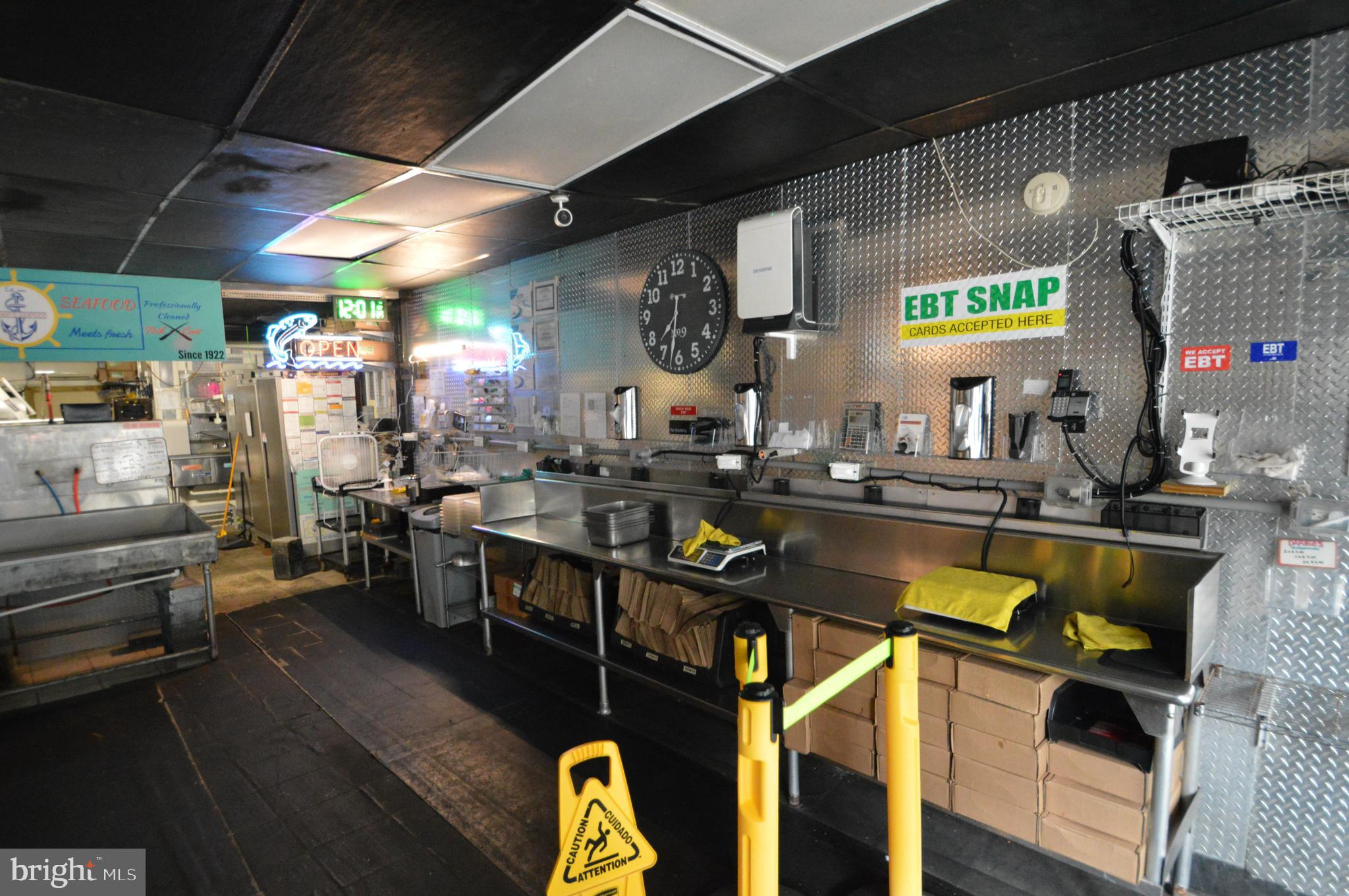 ITALIAN MARKET - Commercial Sale