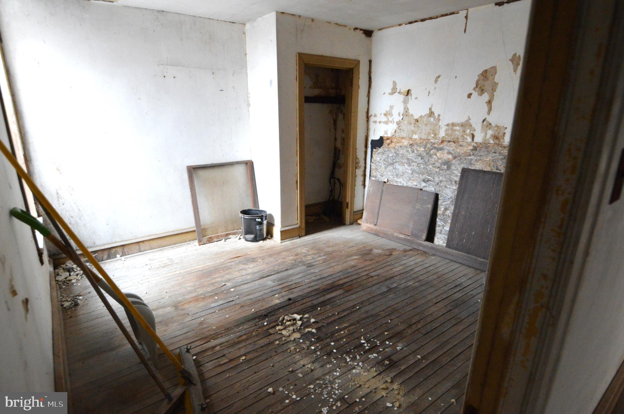 ITALIAN MARKET - Commercial Sale