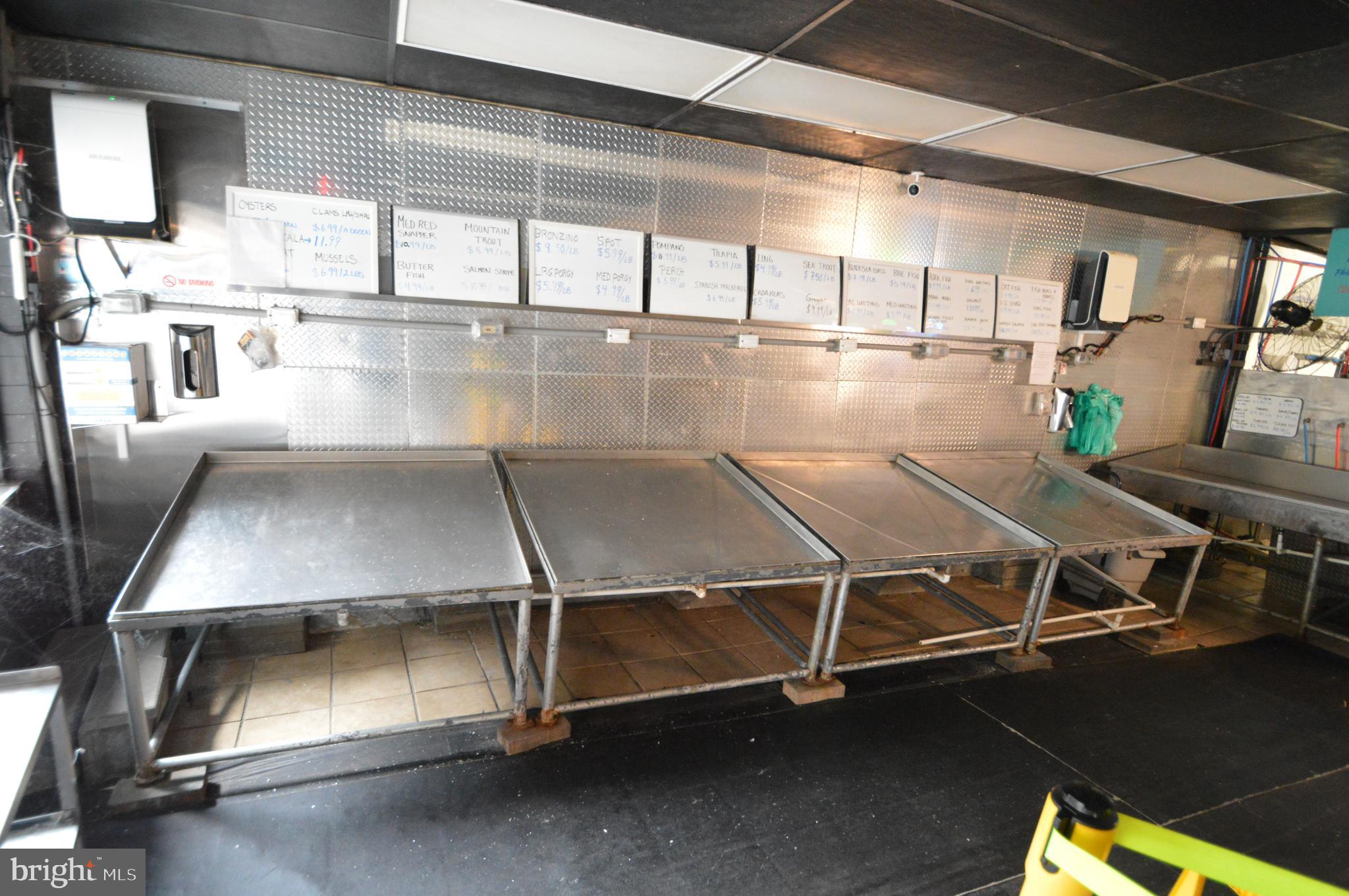 ITALIAN MARKET - Commercial Sale