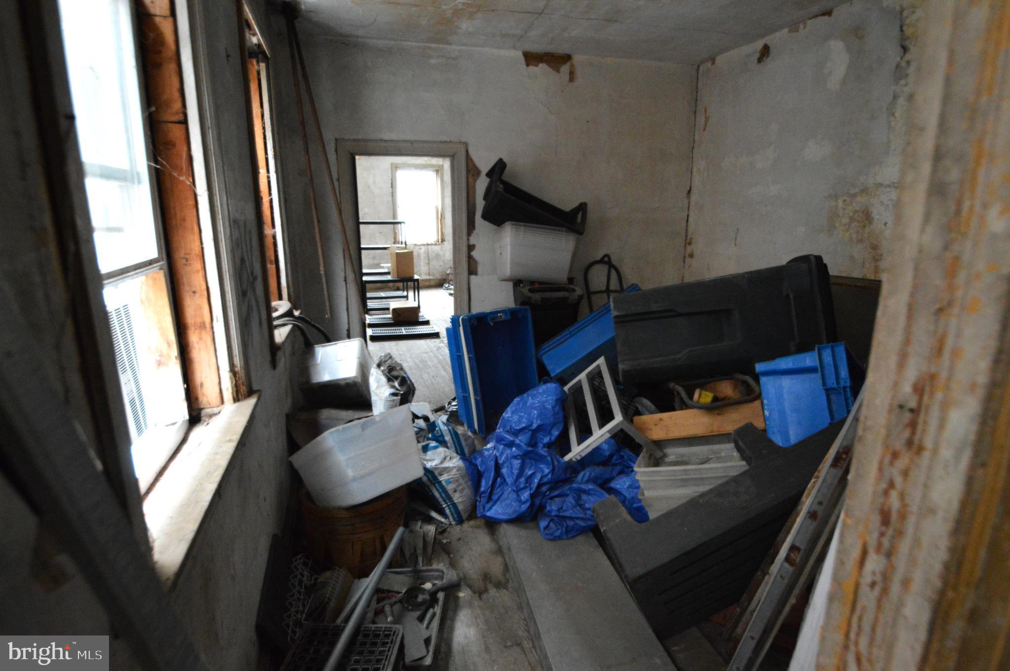 ITALIAN MARKET - Commercial Sale