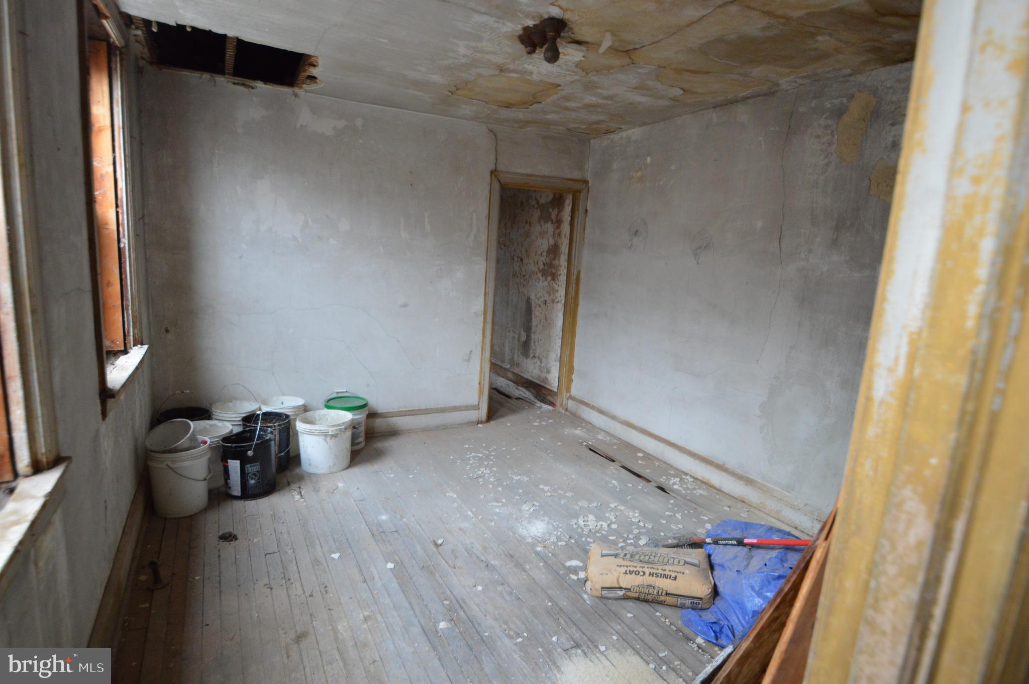 ITALIAN MARKET - Commercial Sale