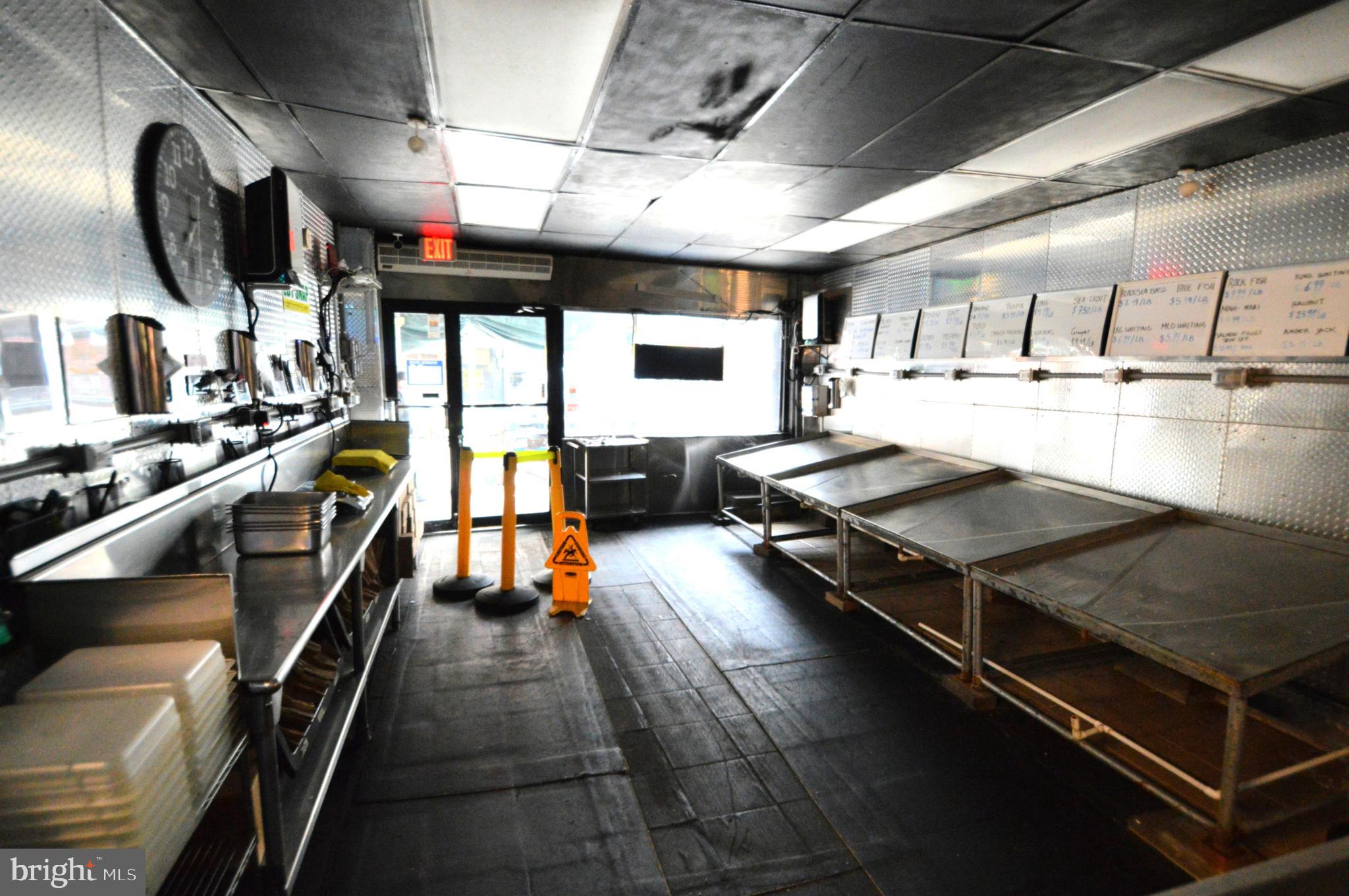 ITALIAN MARKET - Commercial Sale