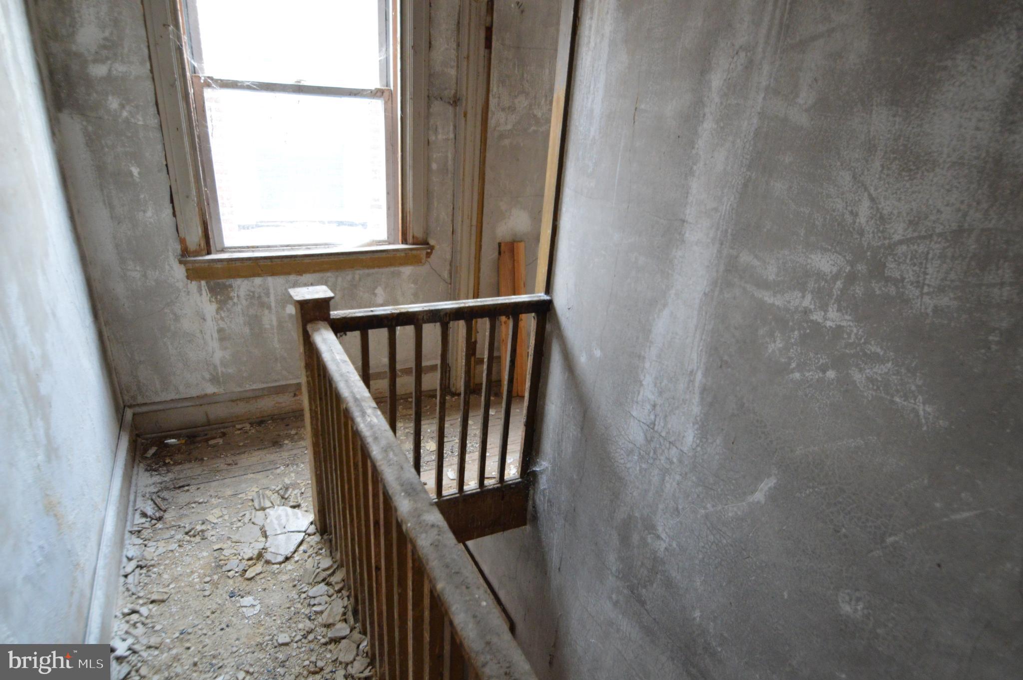 ITALIAN MARKET - Commercial Sale